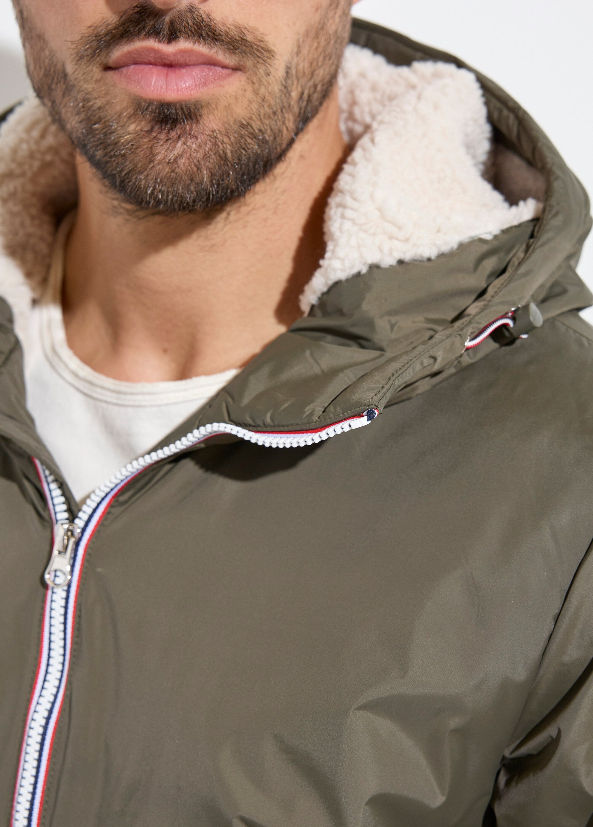 Korte,_warme,_waterafstotend_gevoerde_parka_Kaki_et_ecru_DE1_slim