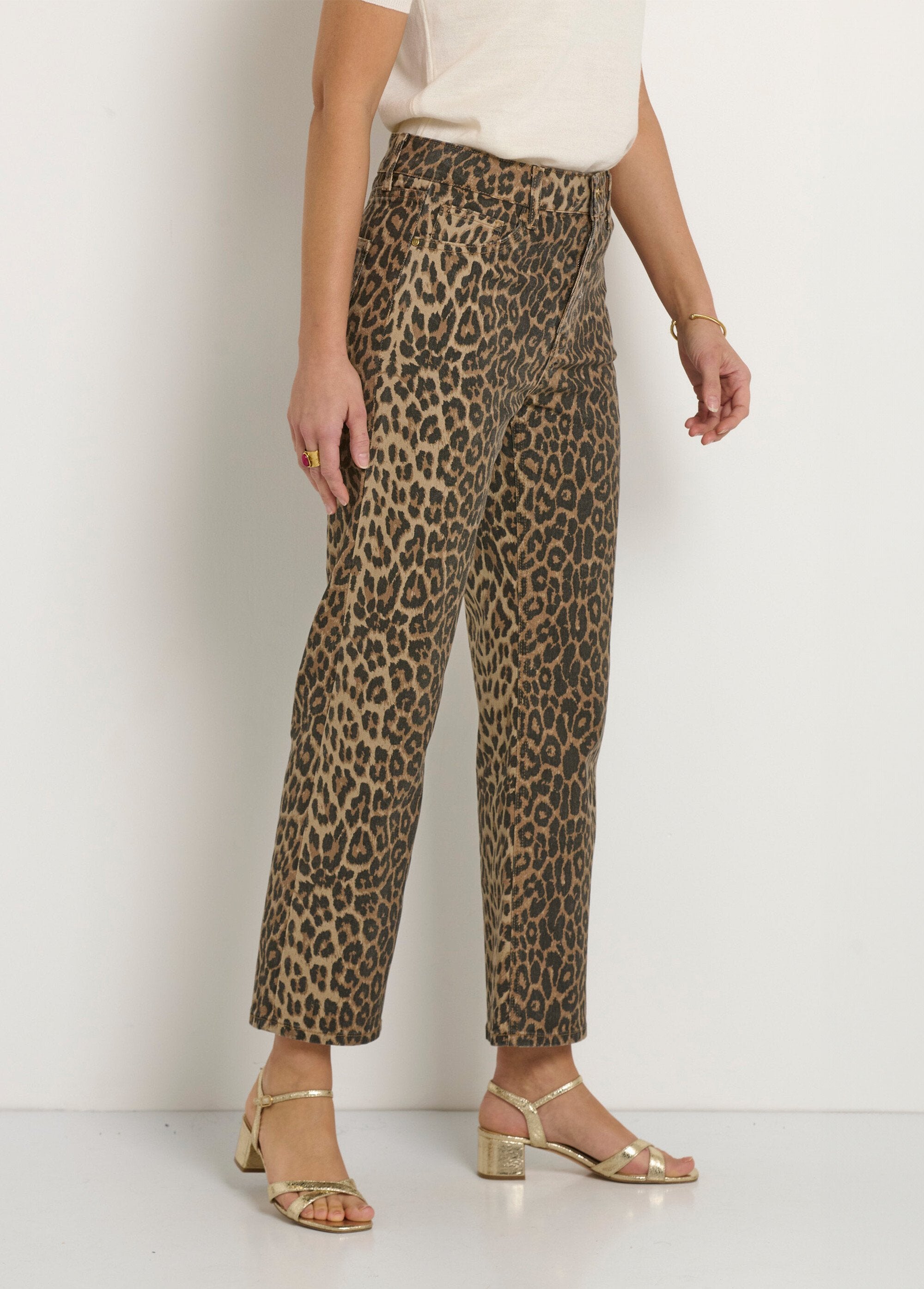 Rechte_jeans_met_luipaardprint_en_5_zakken_Leopard_DR1_slim