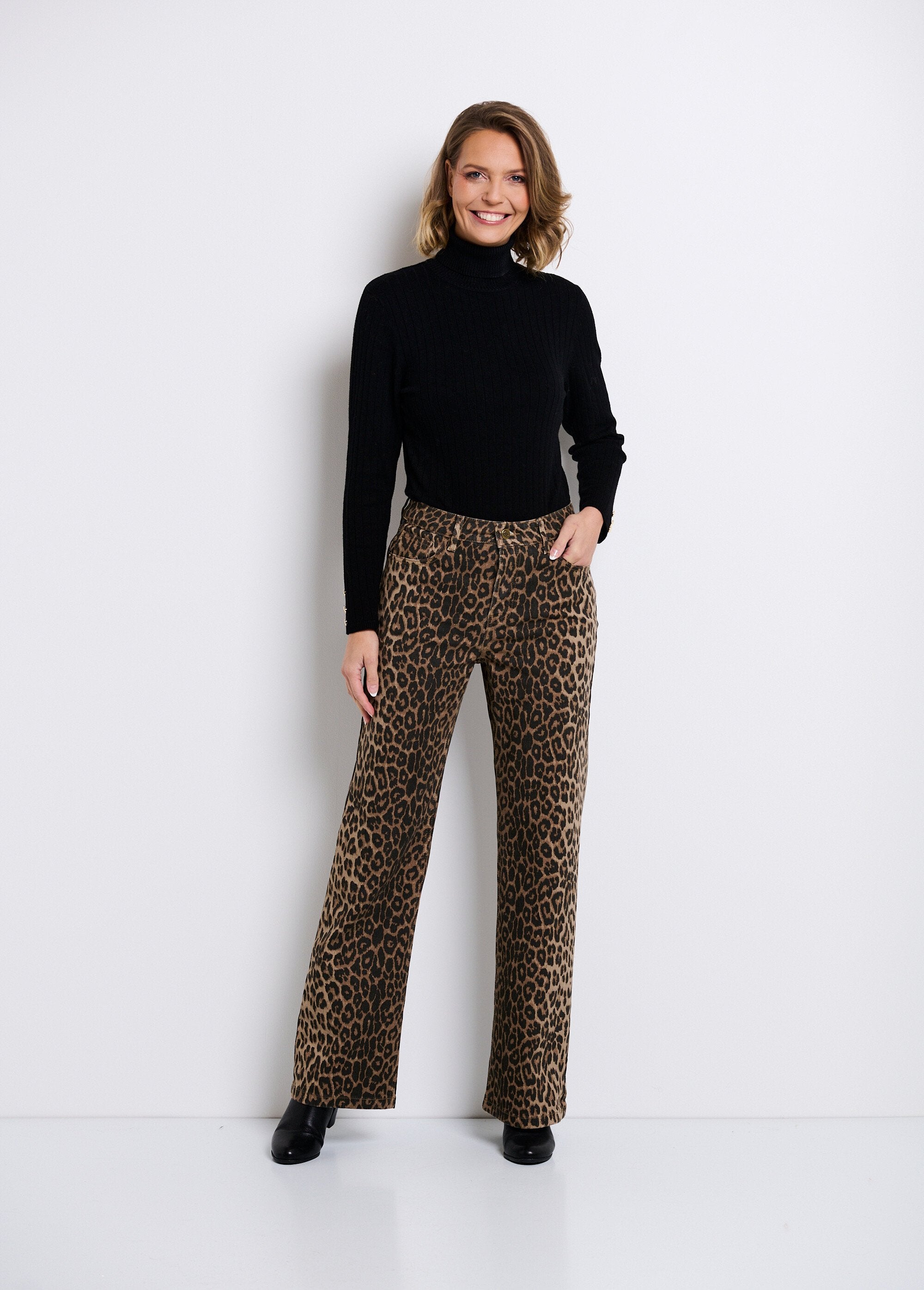 Rechte_5-pocket_jeans_met_luipaardprint_Leopard_SF1_slim