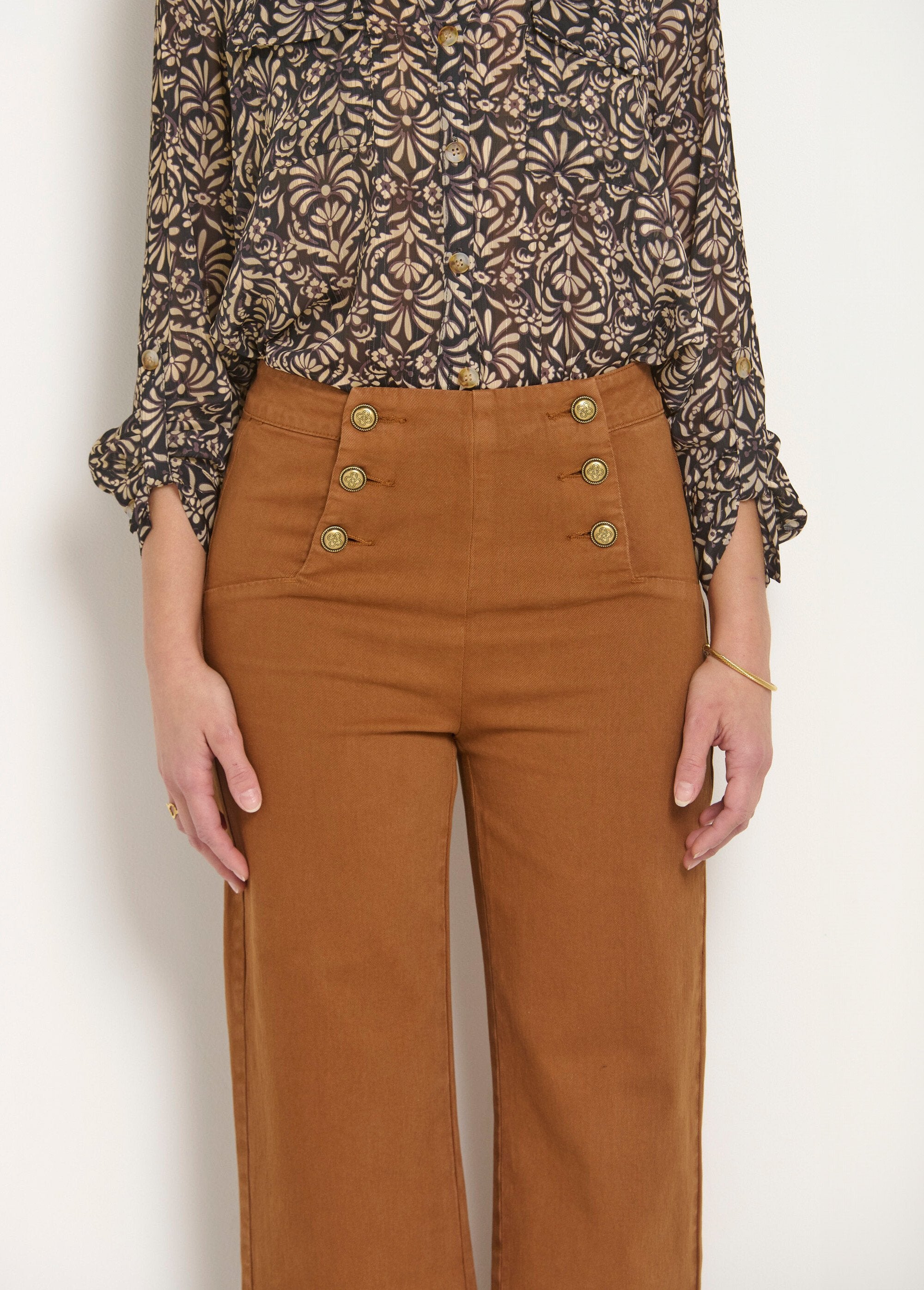 Stretch_flare_jeans_met_brugeffect_in_de_taille_Camel_DE1_slim