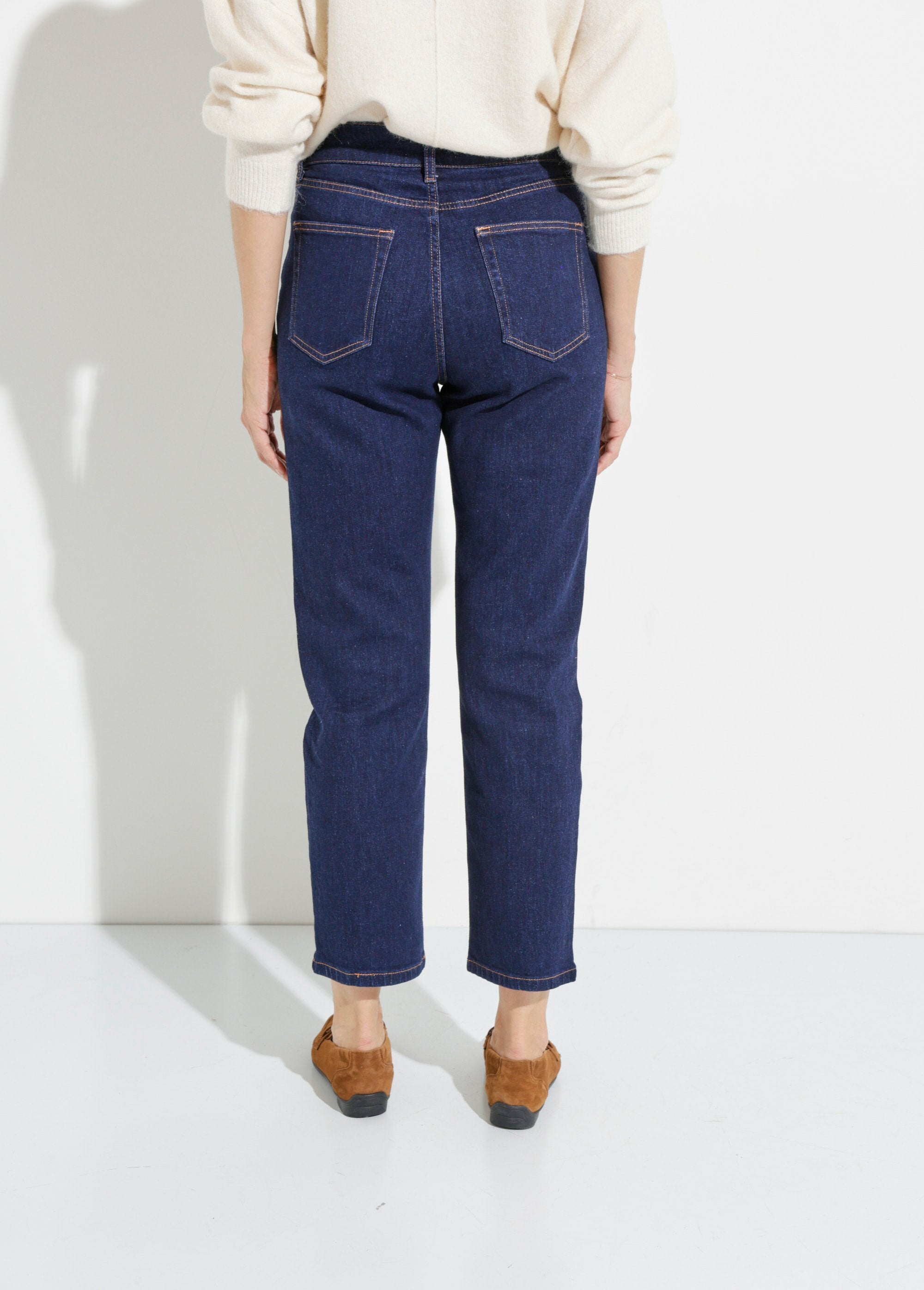 Denim_mom_jeans,_GROTE_MAAT_speciaal_Bleu_brut_DO1_slim