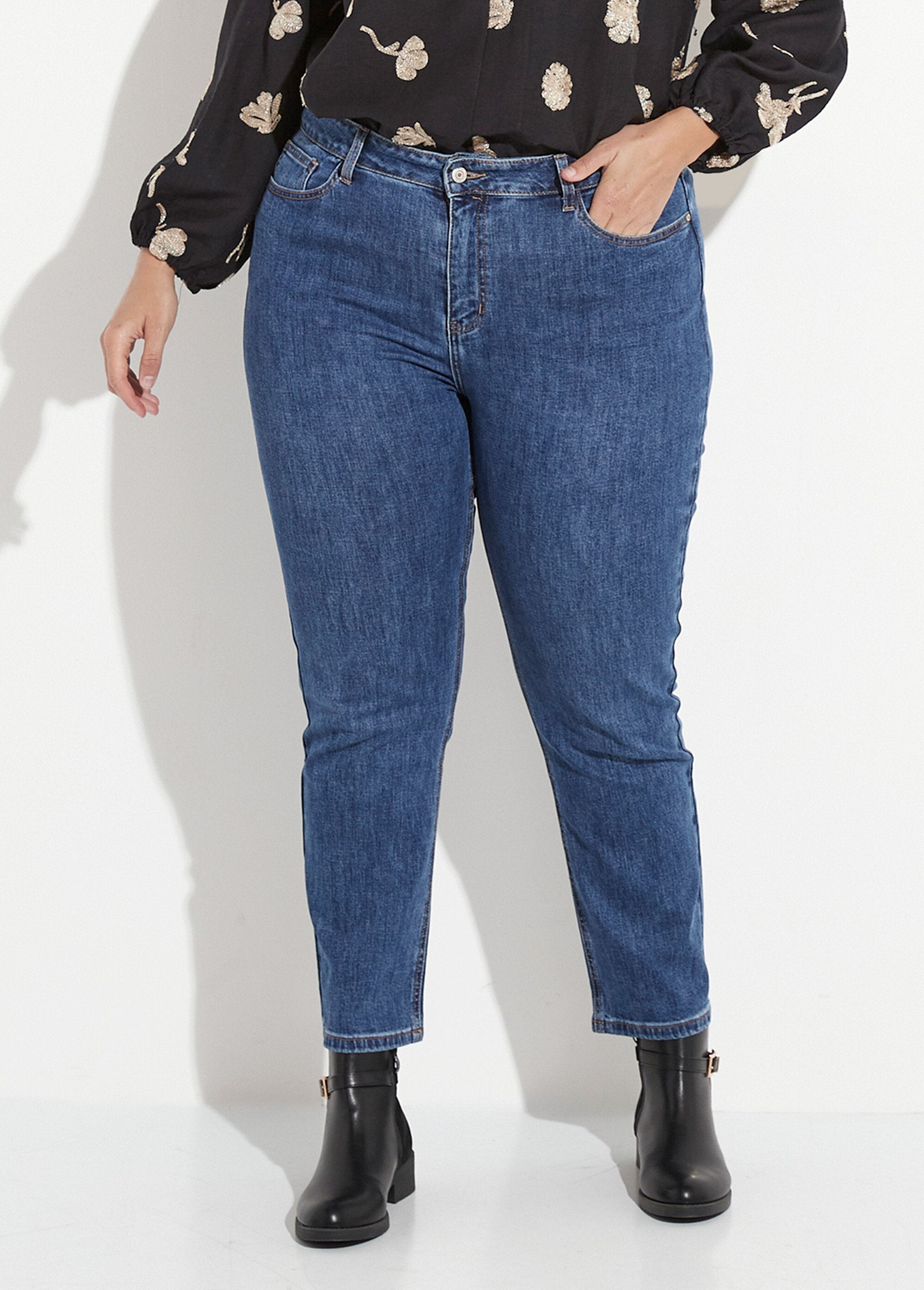 Denim_mom_jeans,_GROTE_MAAT_speciaal_Denim_moyen_FA1_curvy