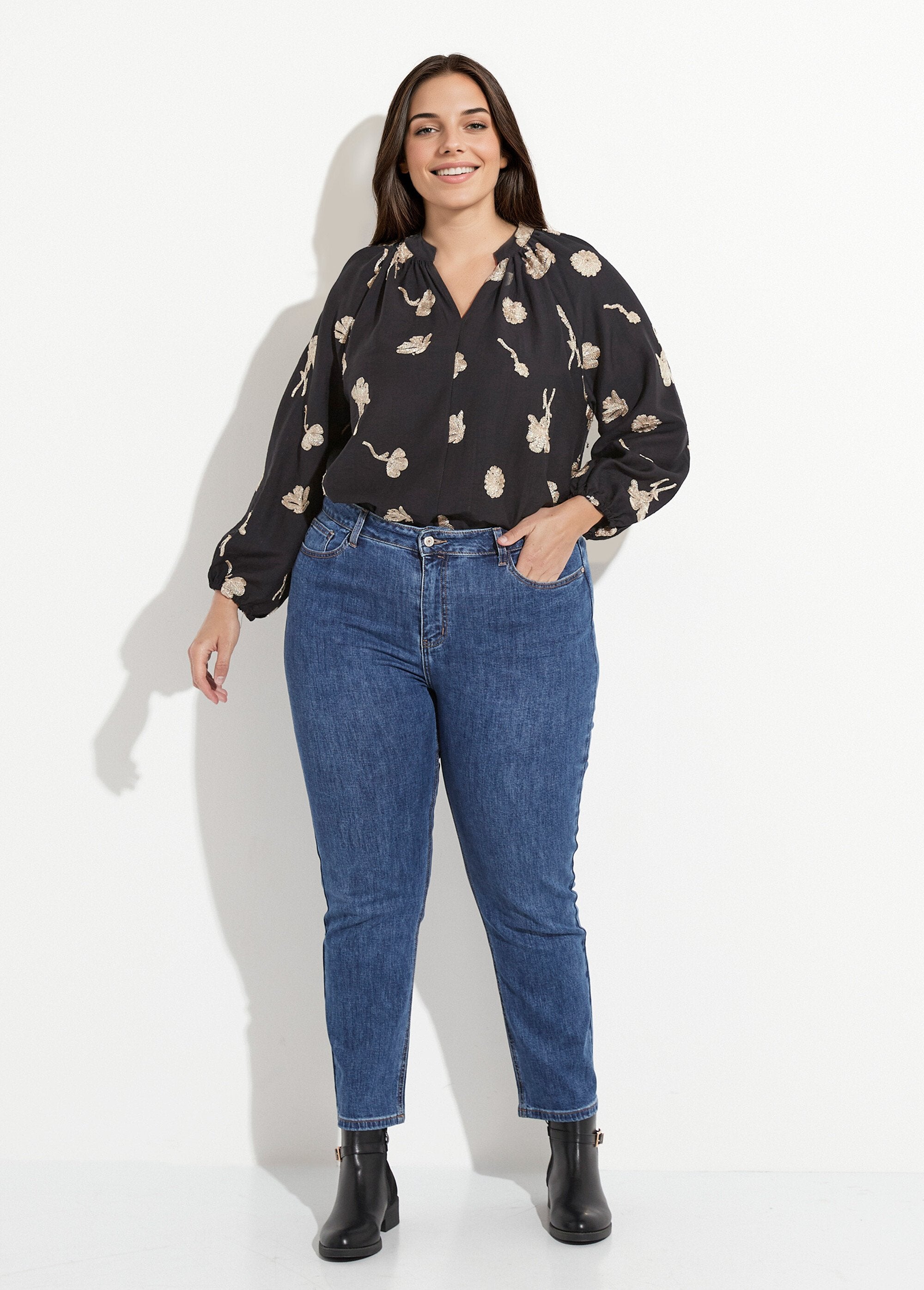 Denim_mom_jeans,_GROTE_MAAT_speciaal_Denim_moyen_SF1_curvy