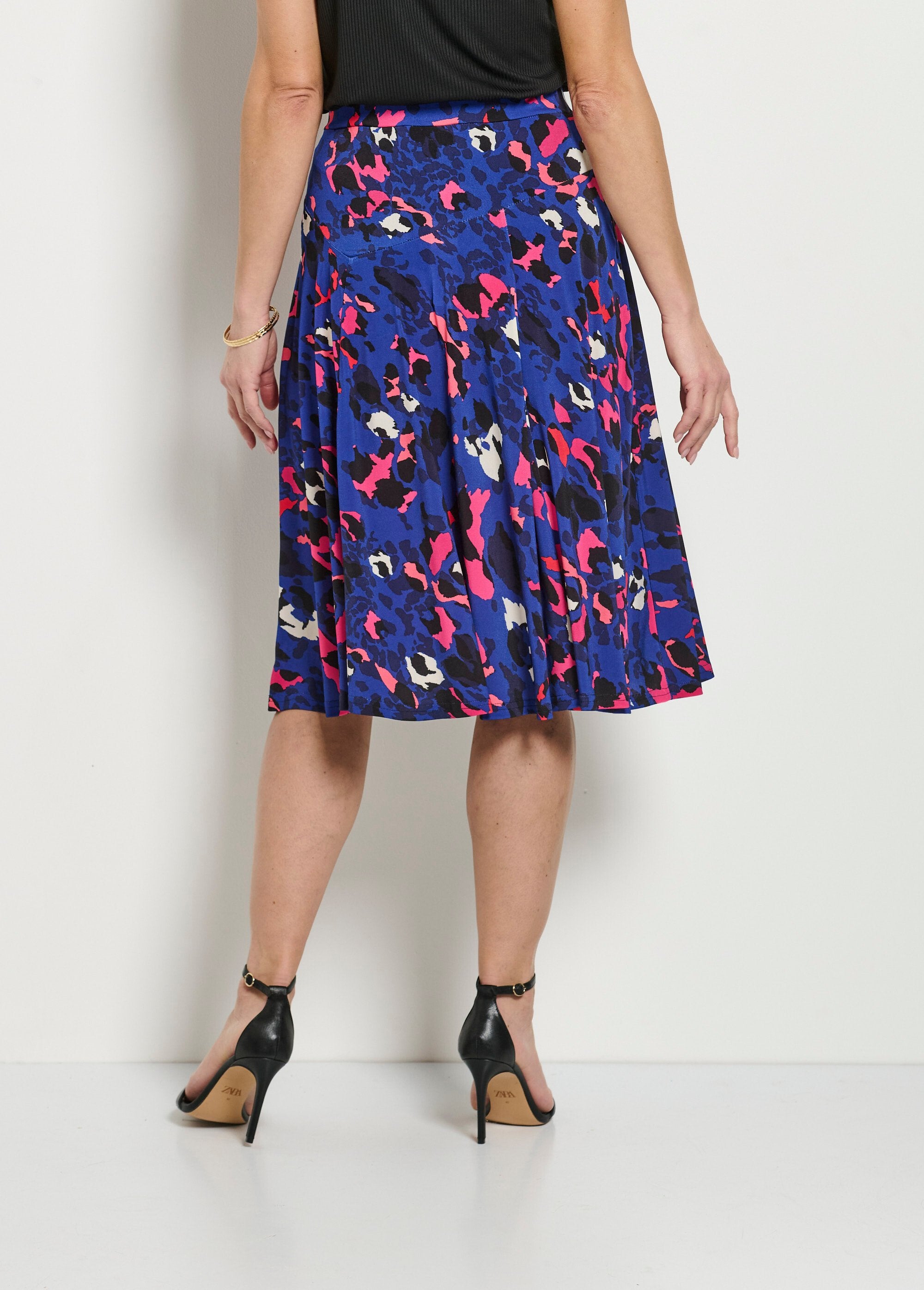 Uitlopende_rok_met_luipaardprint_in_het_midden_Bleu_et_fuchsia_DO1_slim