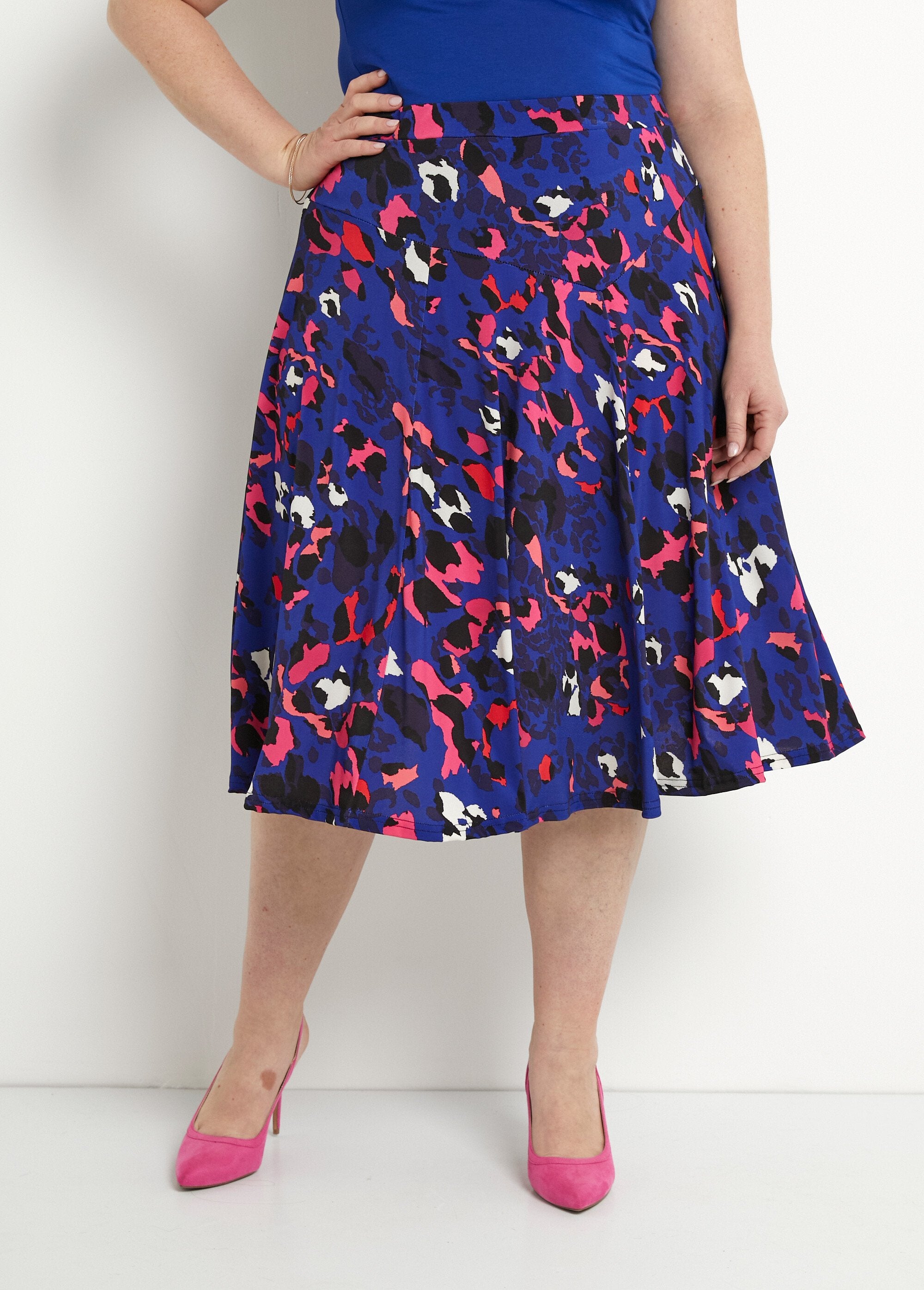Uitlopende_rok_met_luipaardprint_in_het_midden_Bleu_et_fuchsia_FA1_curvy