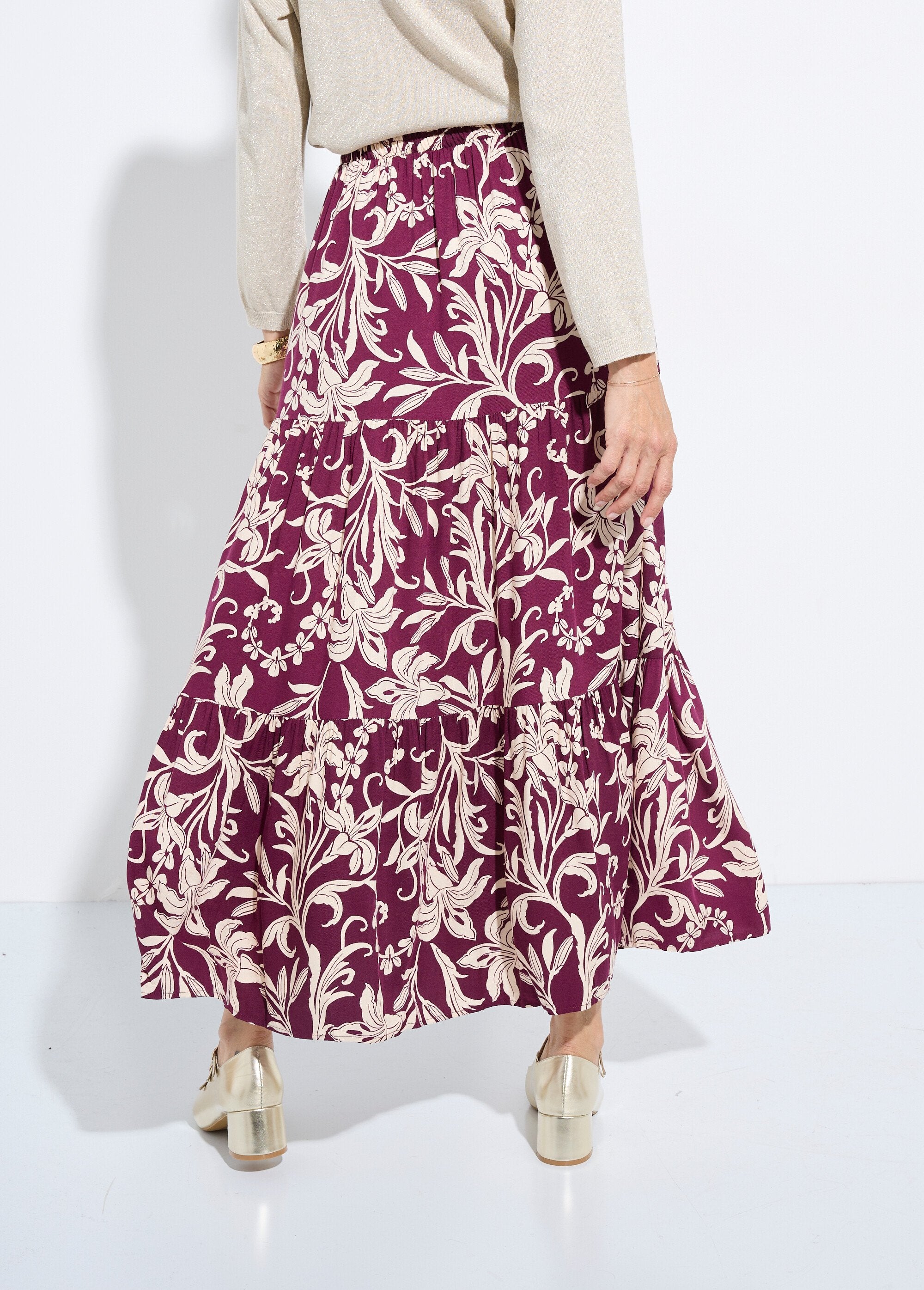 Lange_rok_met_ruches,_leliemotief_Violet_et_ecru_DO1_slim