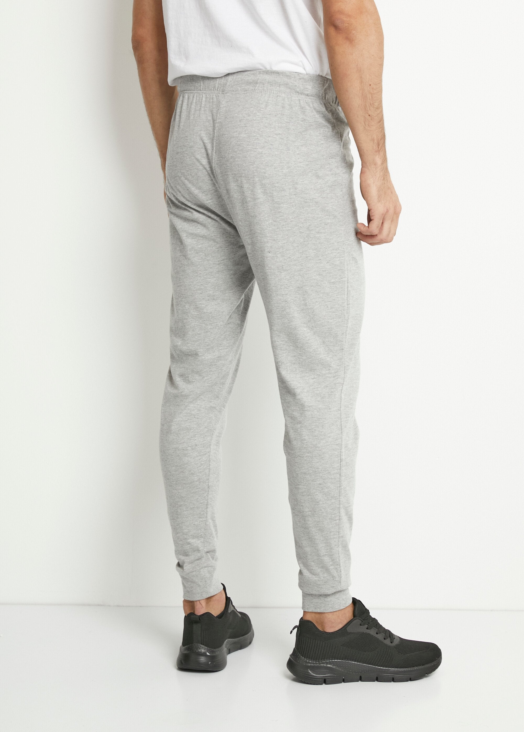 Strak_zittende_joggingbroek_Gris_DO1_slim