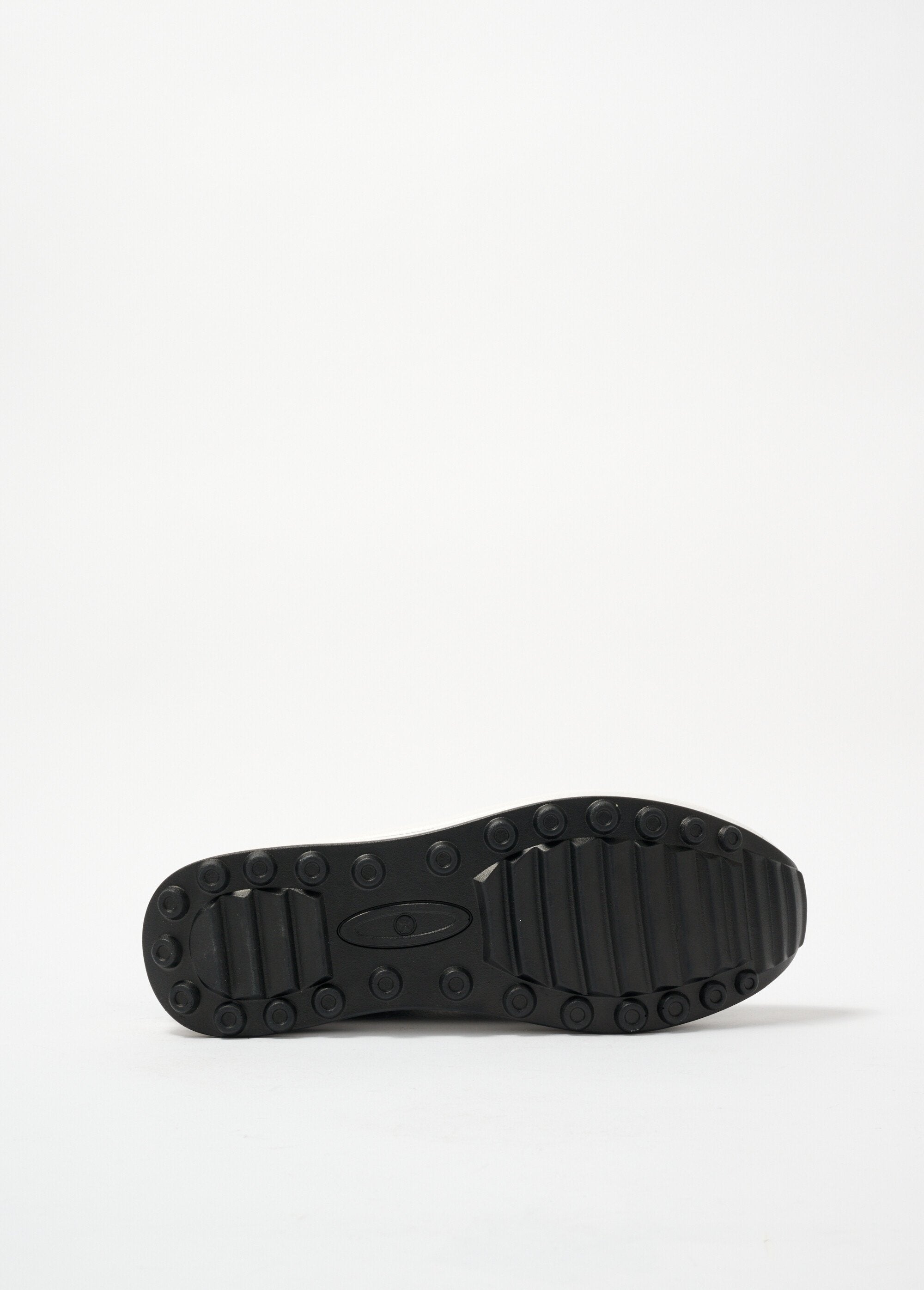 Geperforeerde_leren_trainer_Noir_UN1_slim