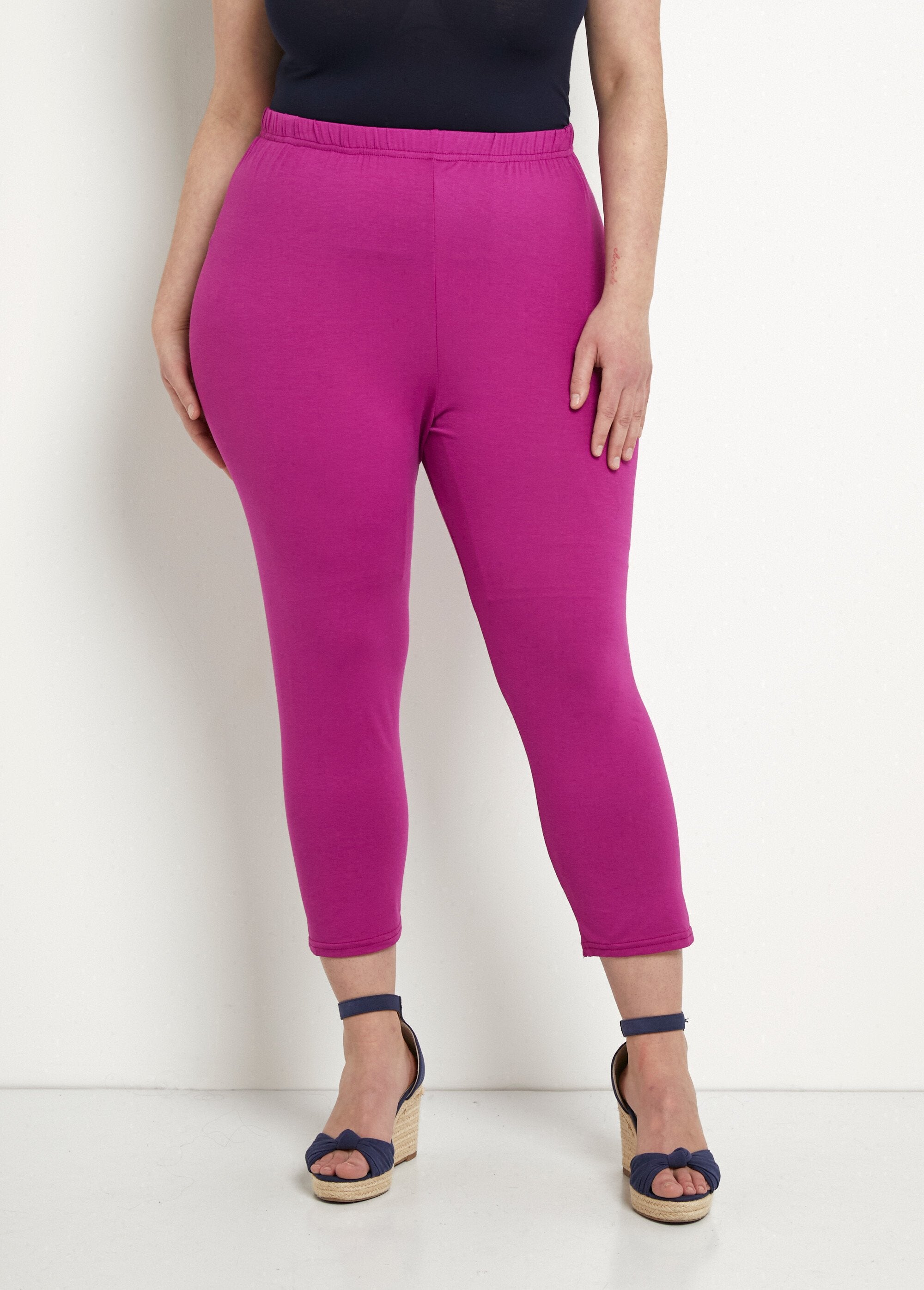 Korte_legging_met_elastische_tailleband_Uni_cassis_FA1_curvy