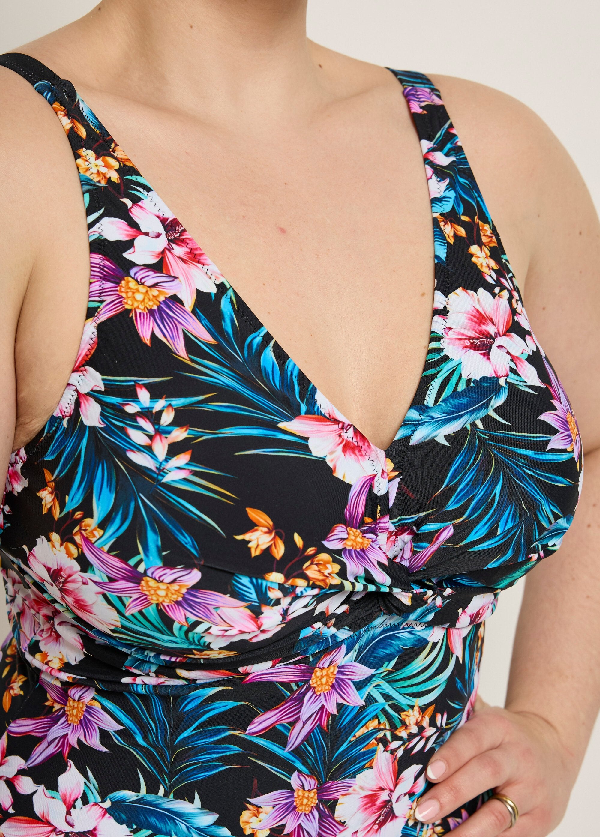 1-delig_gedrapeerd_zwempak,_exotisch_Noir_imprime_DE1_curvy