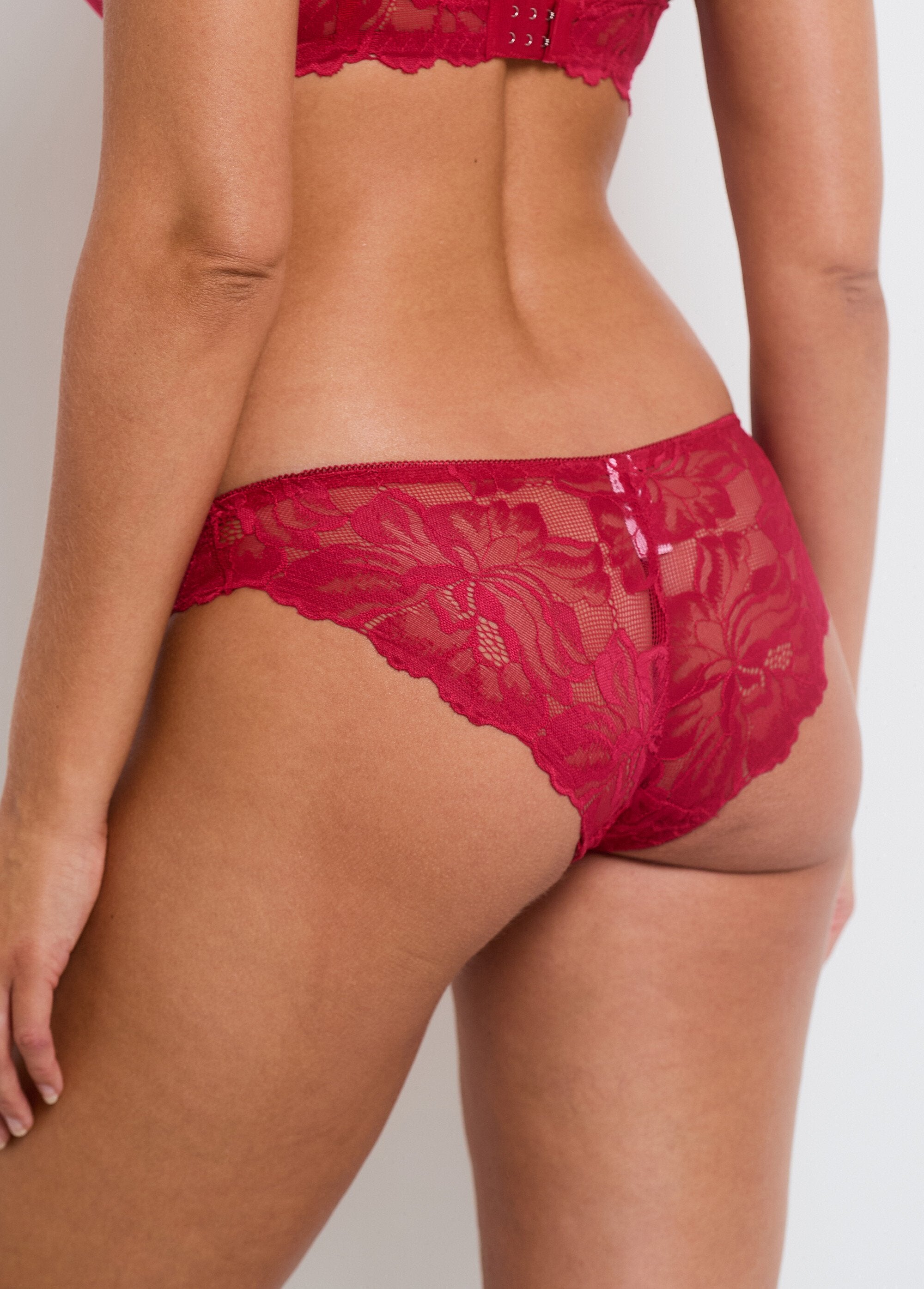 Sexy_kanten_slipje_met_bloemen_Rouge_DO1_slim
