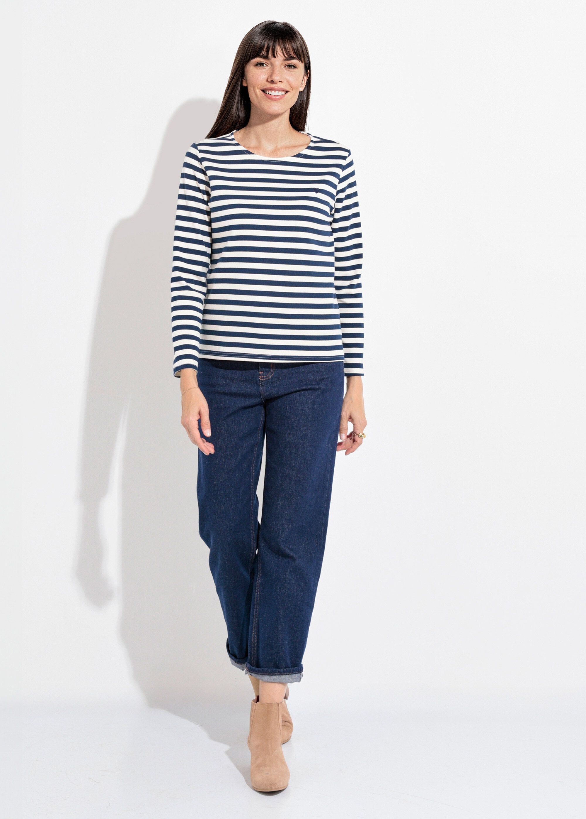 Bootshoed_met_hartjesborduursel_en_ronde_hals_Marine_SF1_slim