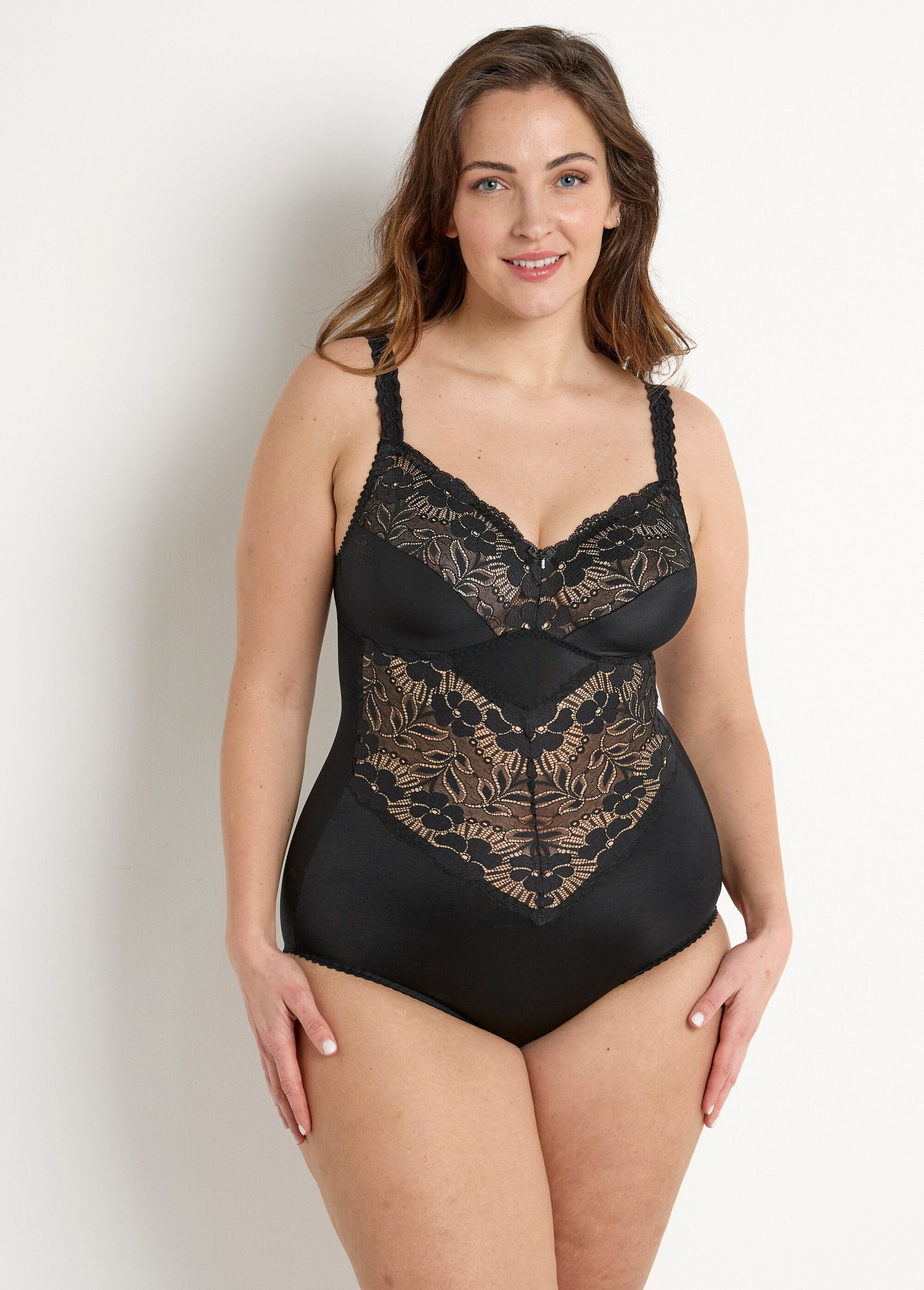Miss_Mary®_-_Beugelbody_met_kanten_inleg_Noir_FA1_curvy