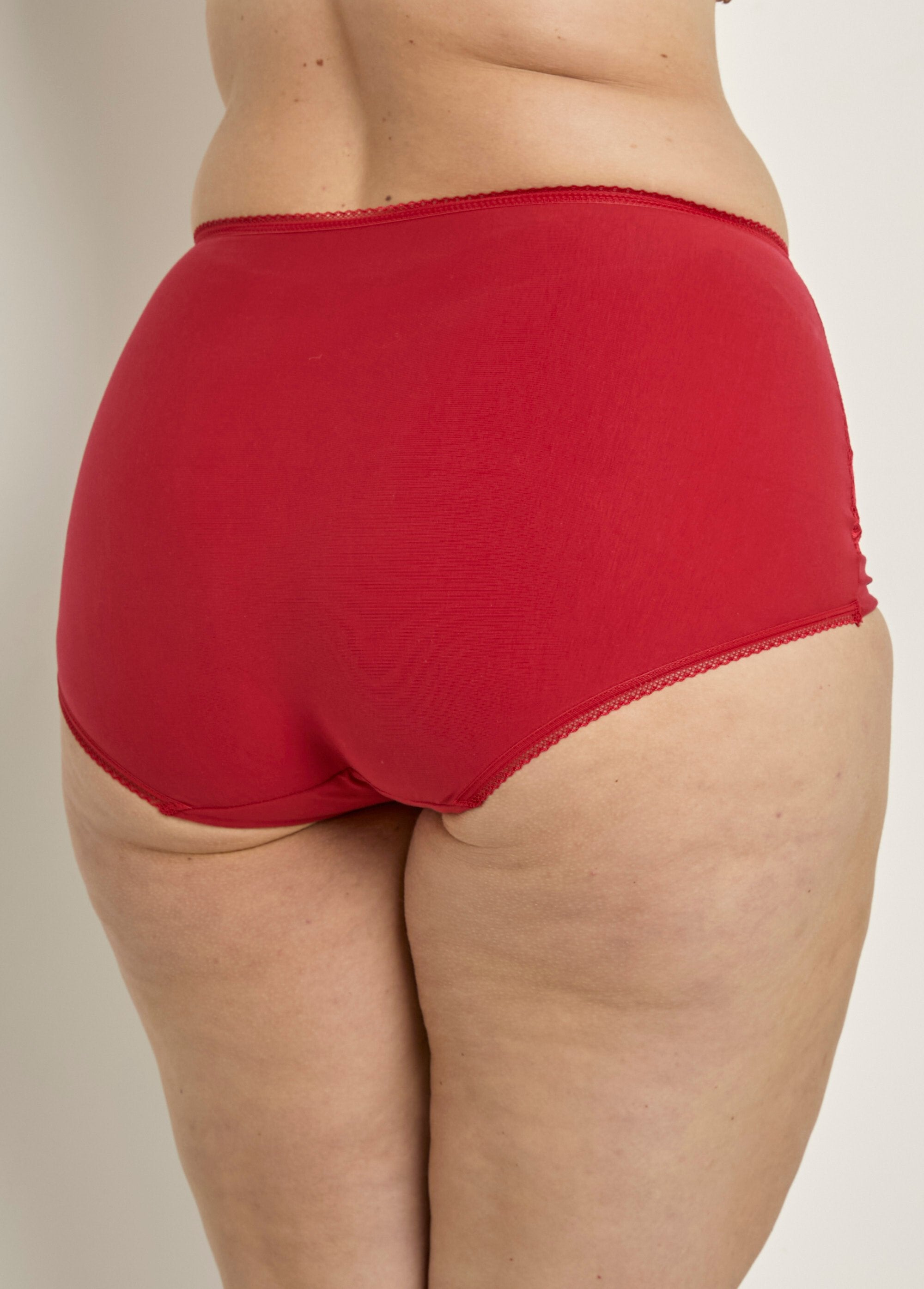 Miss_Mary®_-_Hooggesneden_kanten_schede_Carmin_DO1_curvy