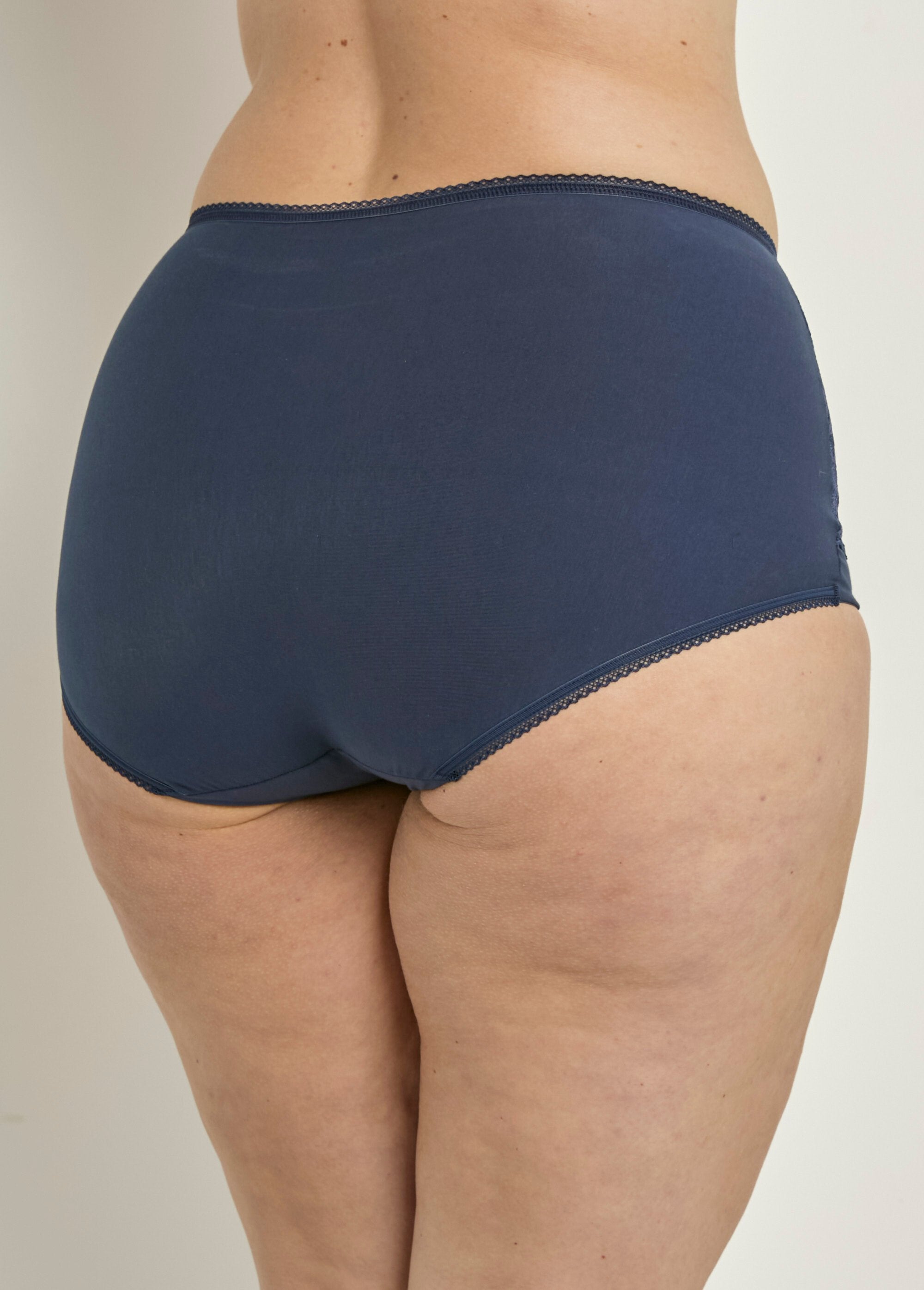 Miss_Mary®_-_Hooggesneden_kanten_schede_Marine_DO1_curvy