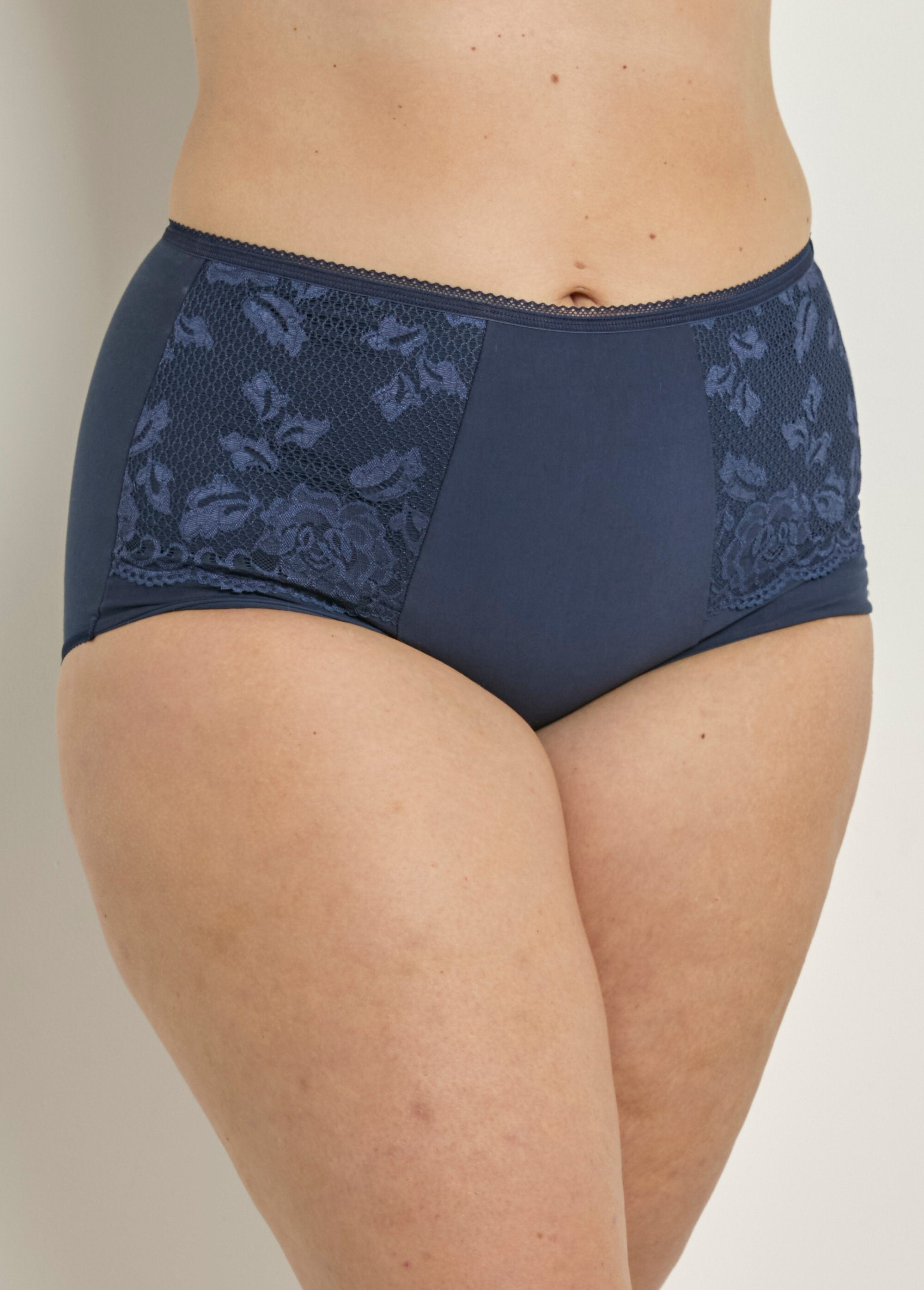 Miss_Mary®_-_Hooggesneden_kanten_schede_Marine_FA1_curvy
