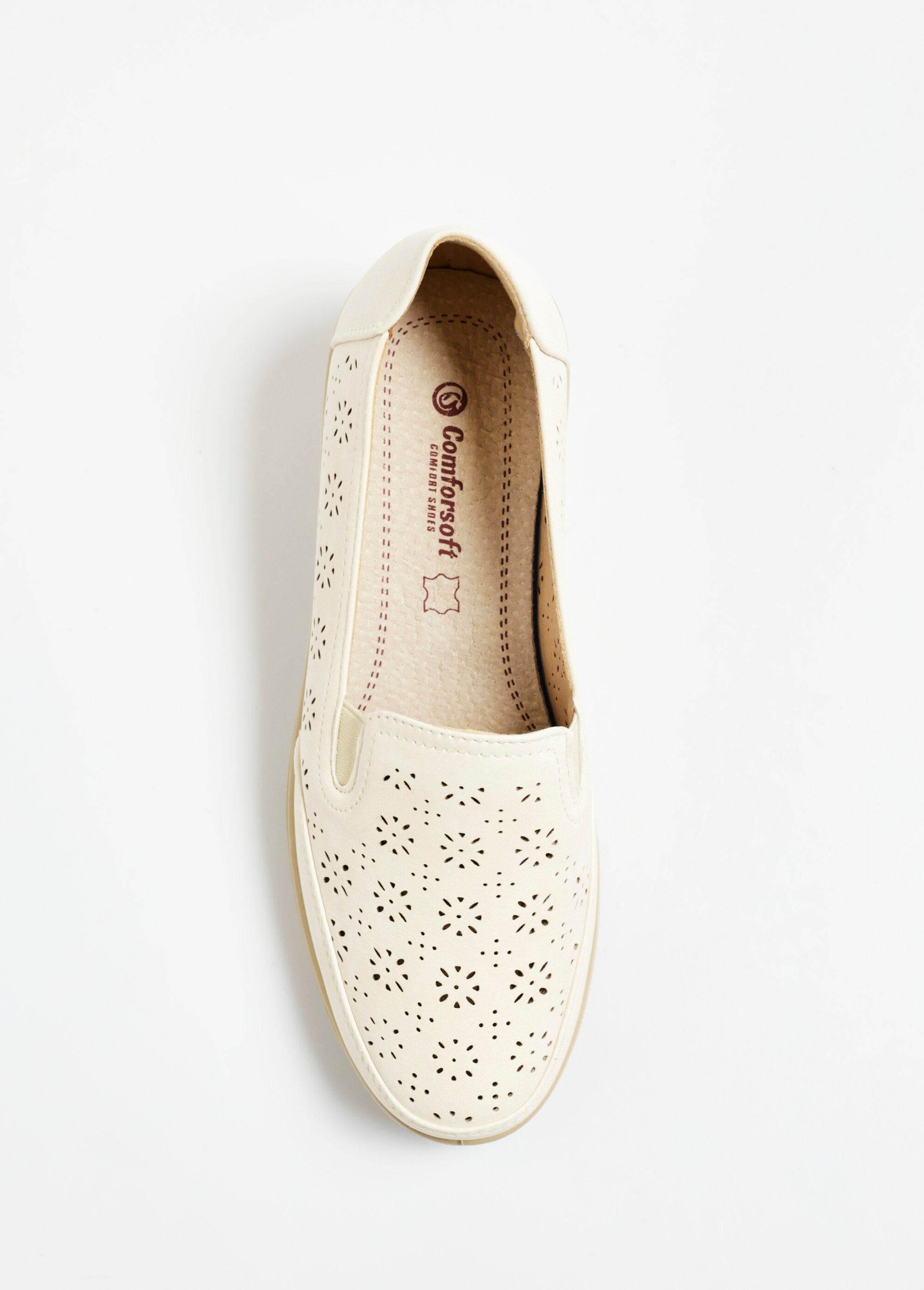 Opengewerkte_comfort_loafer_met_elastische_zijkanten_Beige_OV1_slim