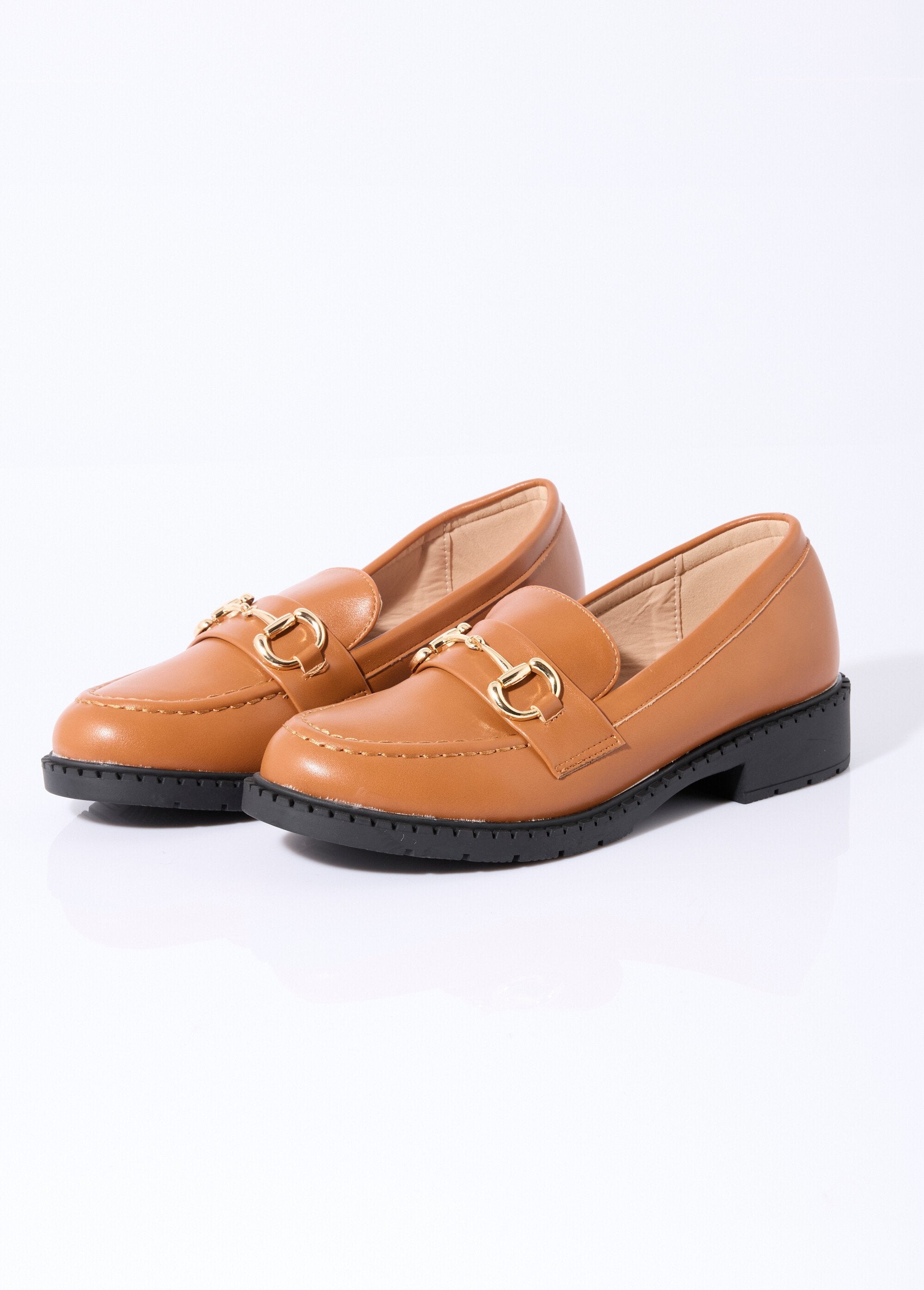 Loafers_met_metalen_sluiting_Camel_DE1_slim