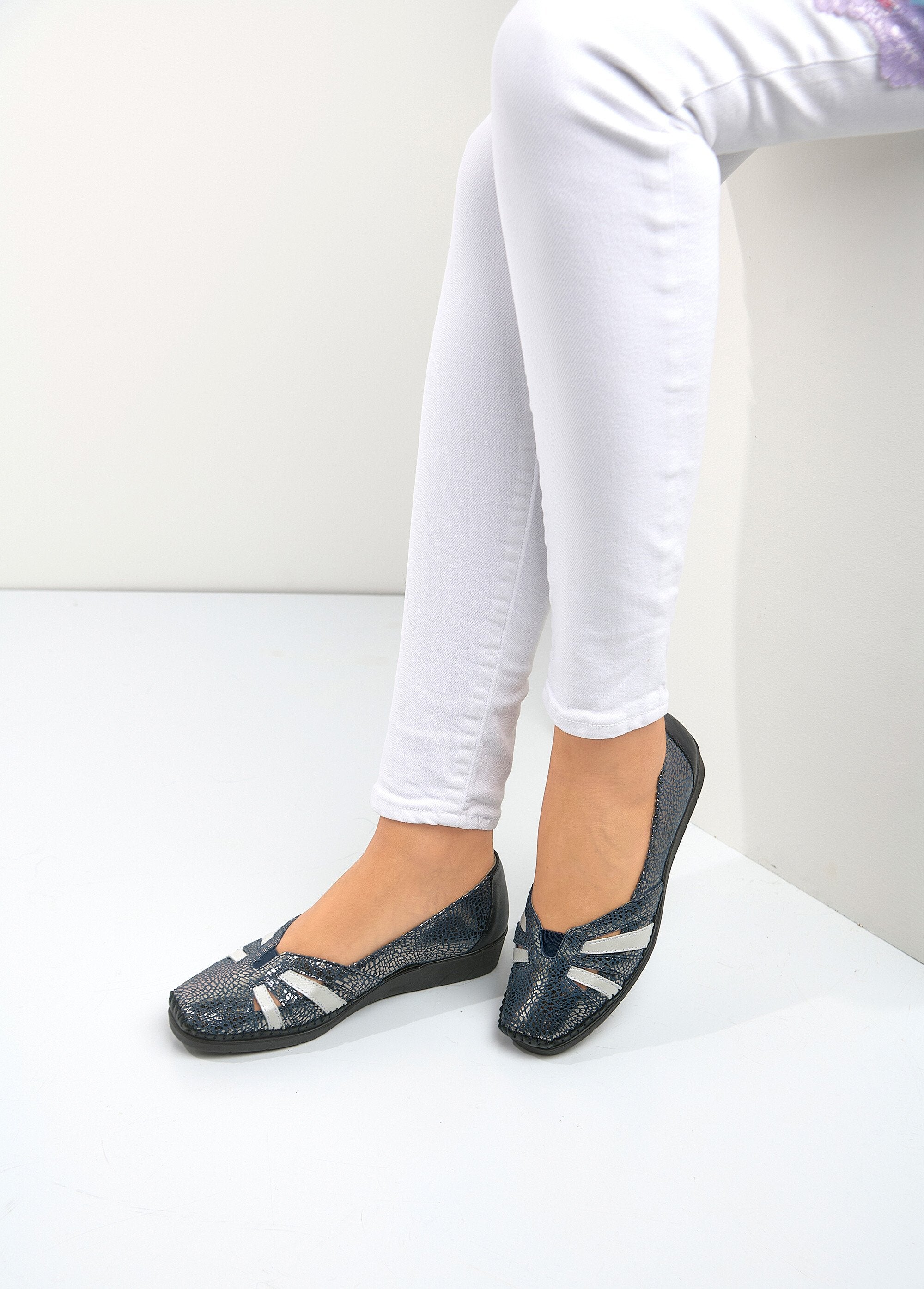 Leren_sleehakken_in_een_comfortabele_wijdte_Marine_SF1_slim