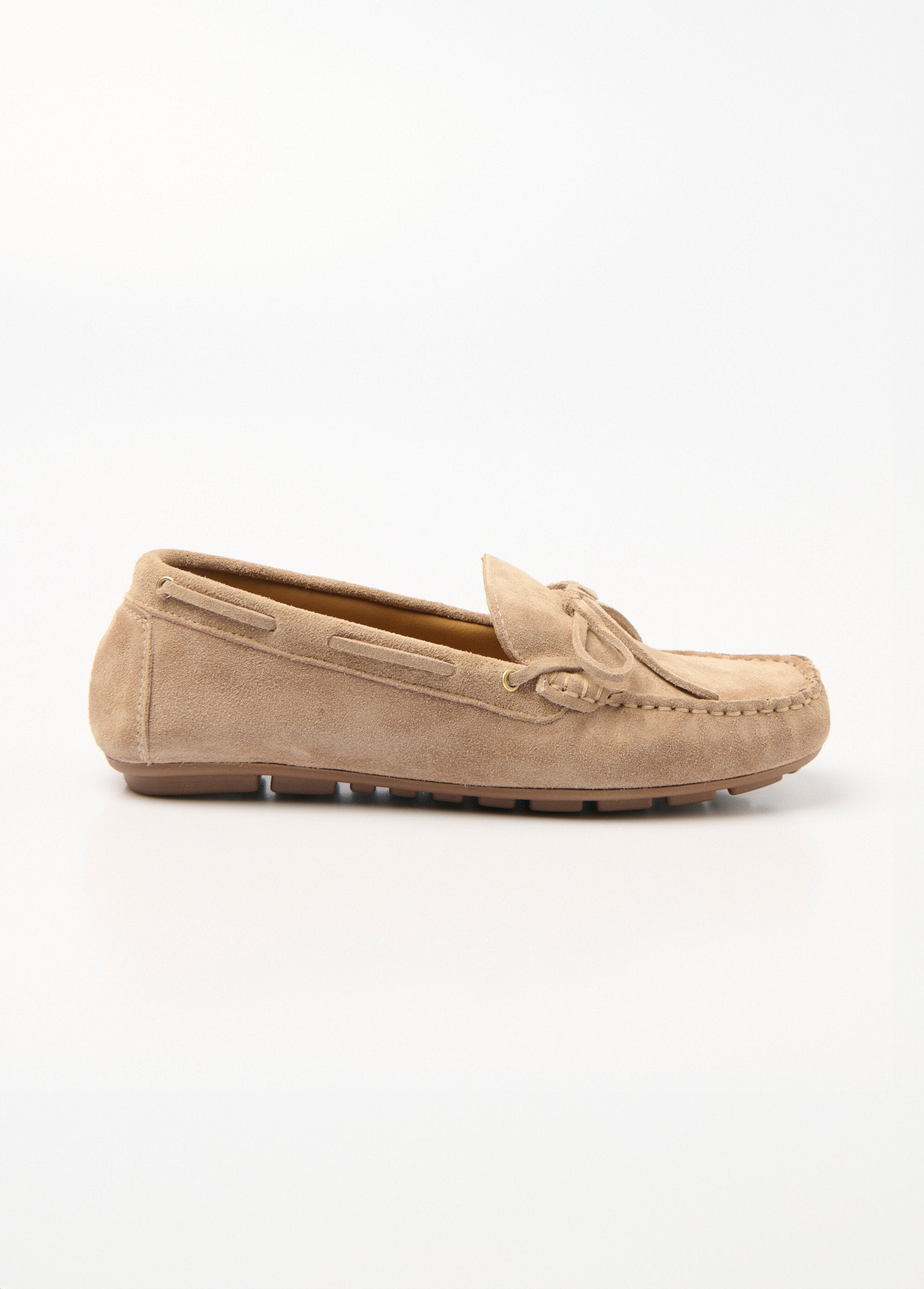 Leren_loafers_met_strik_en_zool_met_studs_Taupe_DR1_slim