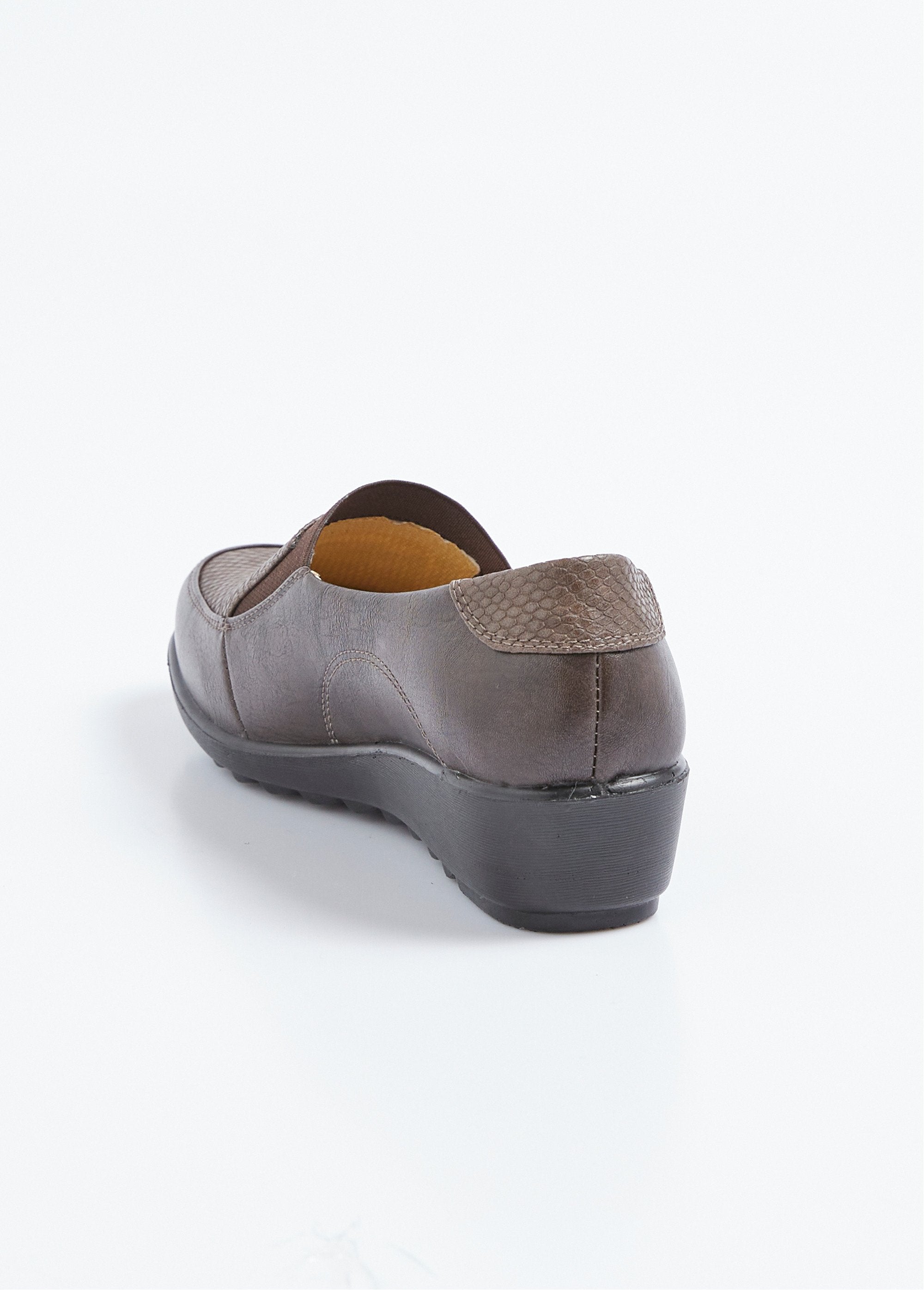 Leren_loafers_met_elastiek_in_wijdtemaat_Marron_DO1_slim