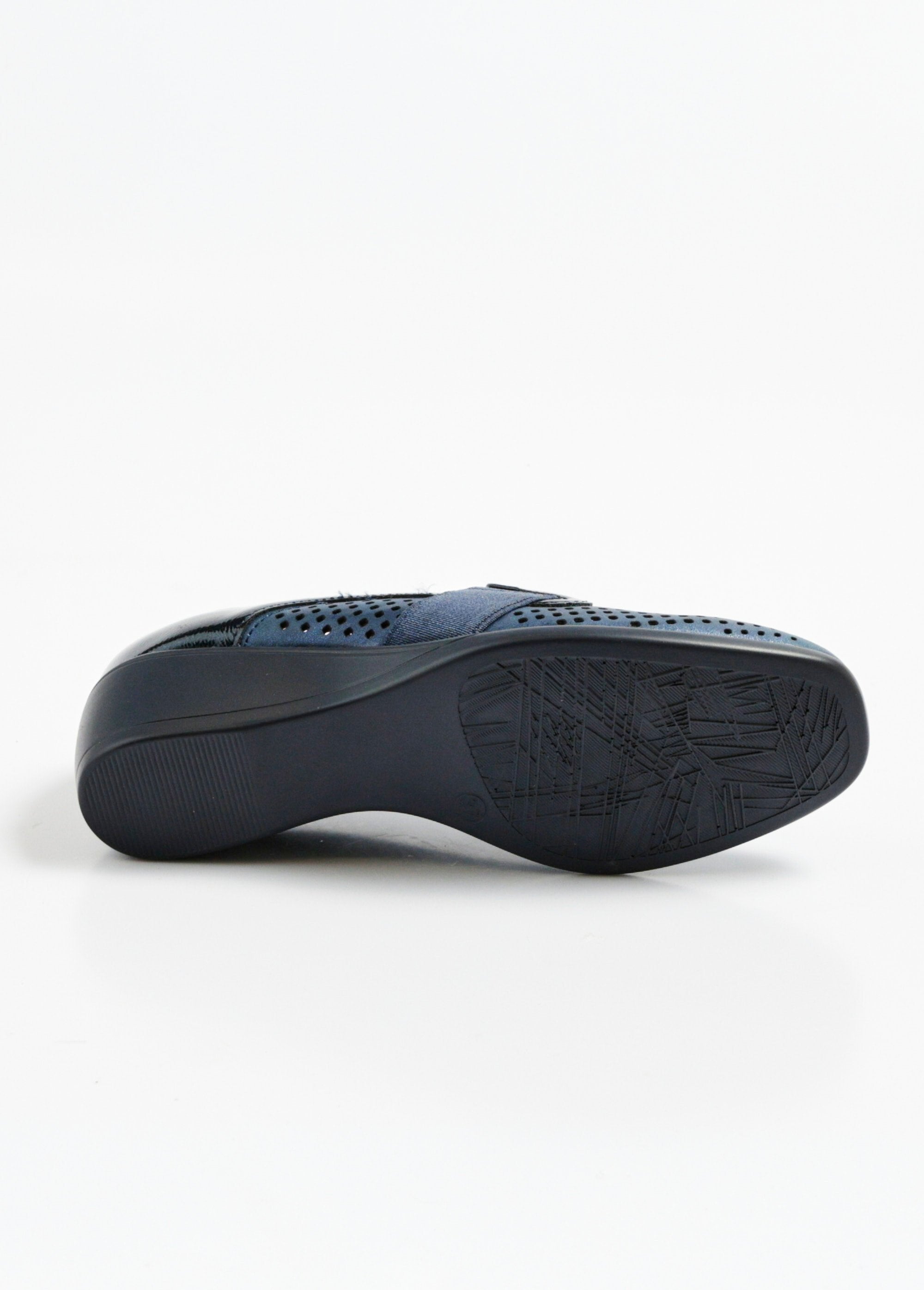 Geperforeerde_loafers_met_chique_details_Bleu_UN1_slim