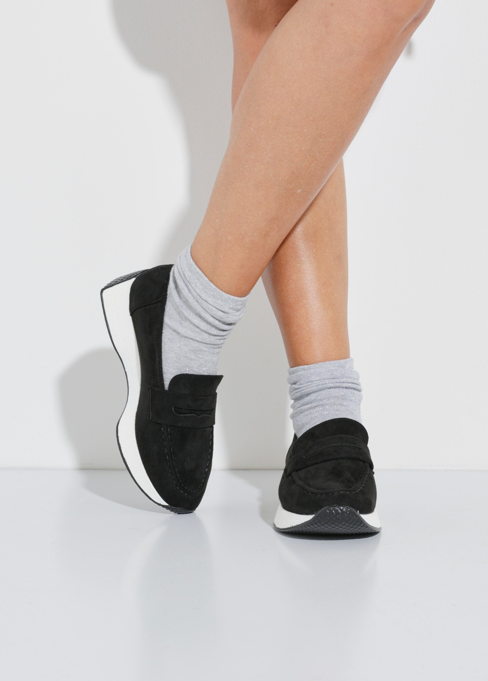 Mocassins_met_contrasterende_plateauzool_Noir_SF1_slim