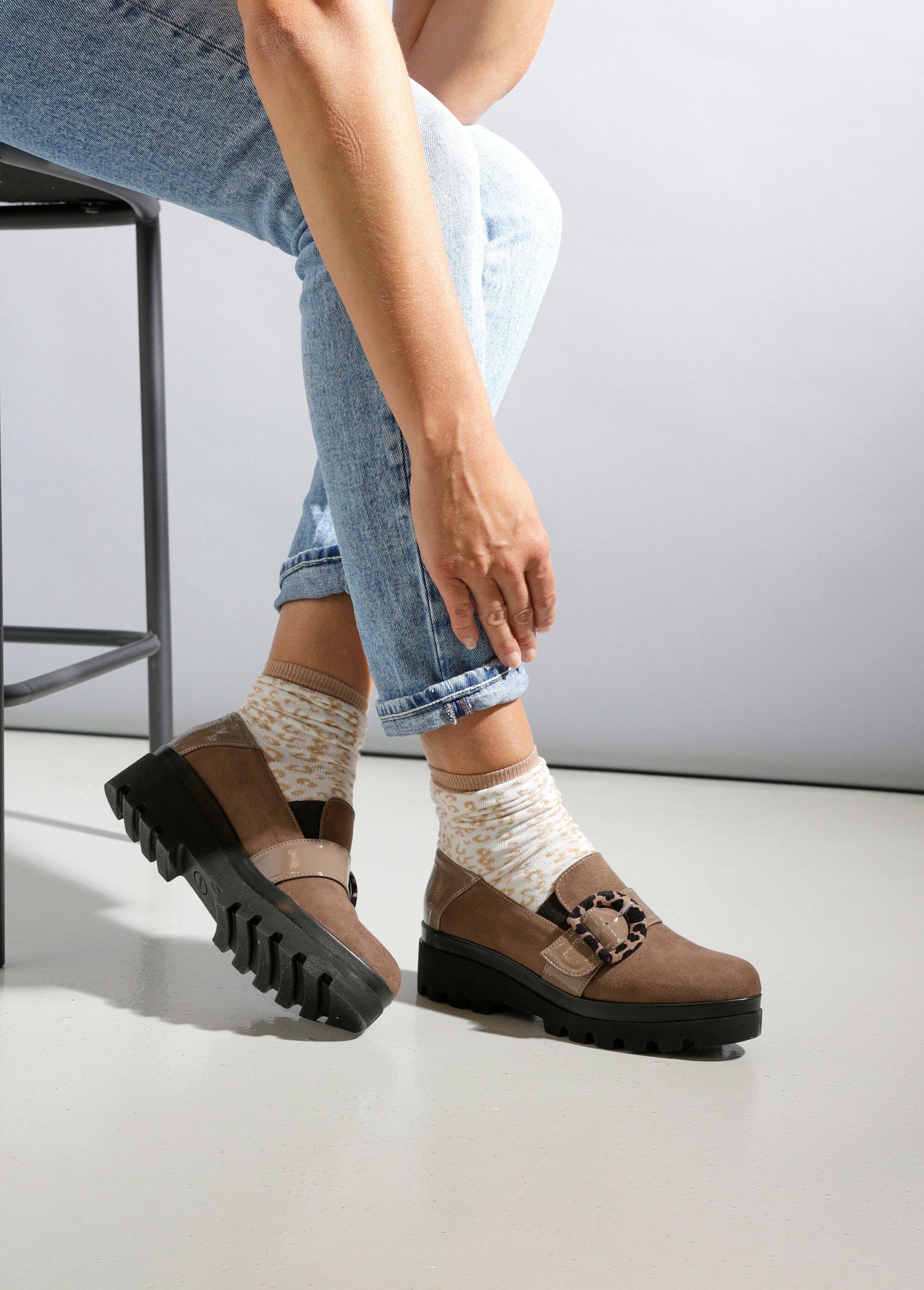 Mocassins_met_elastische,_ingekeepte_zool,_comfortwijdte_Marron_SF1_slim