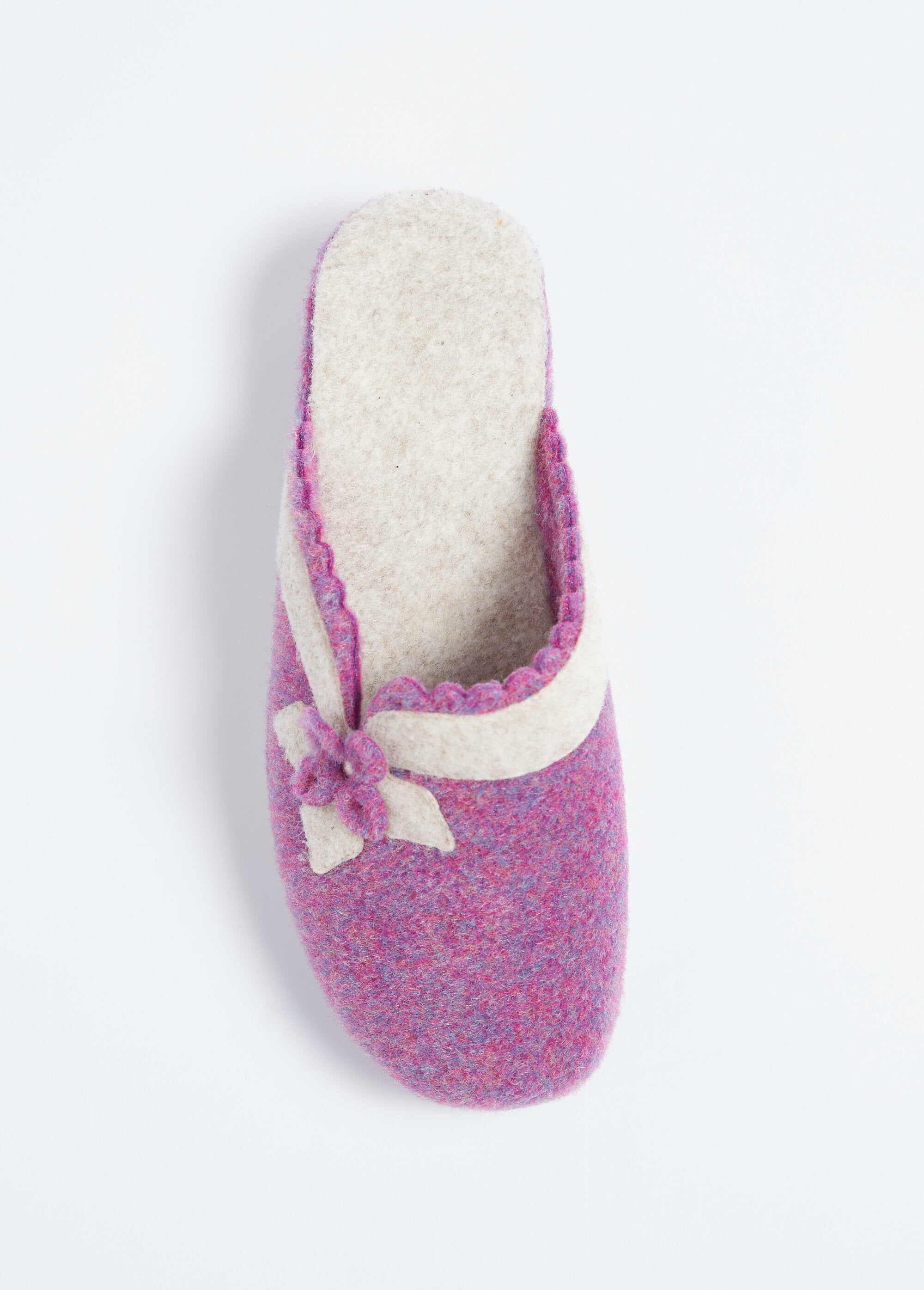 Vilten_muiltje_met_bloemenapplicatie_Parme_OV1_slim