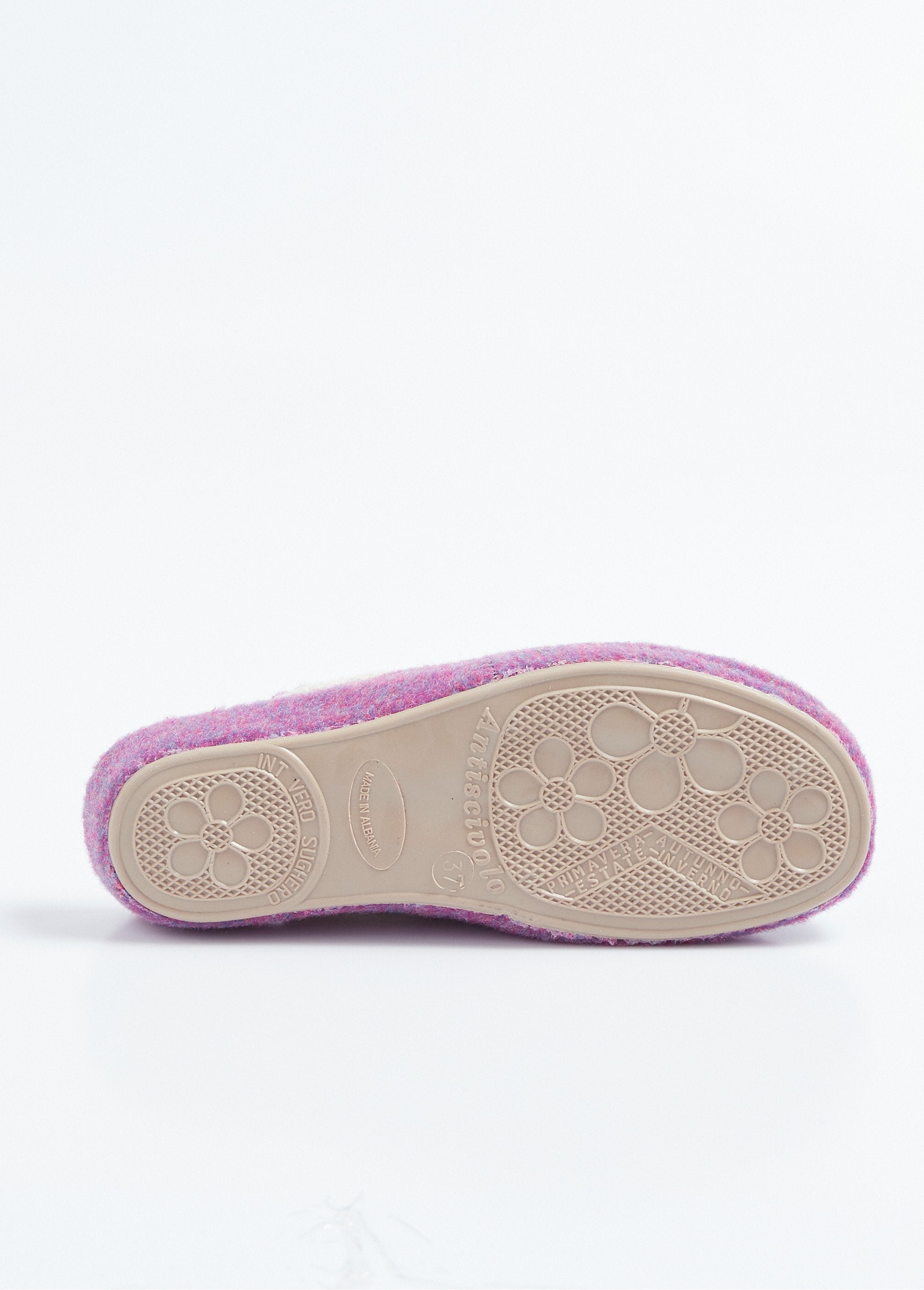 Vilten_muiltje_met_bloemenapplicatie_Parme_UN1_slim