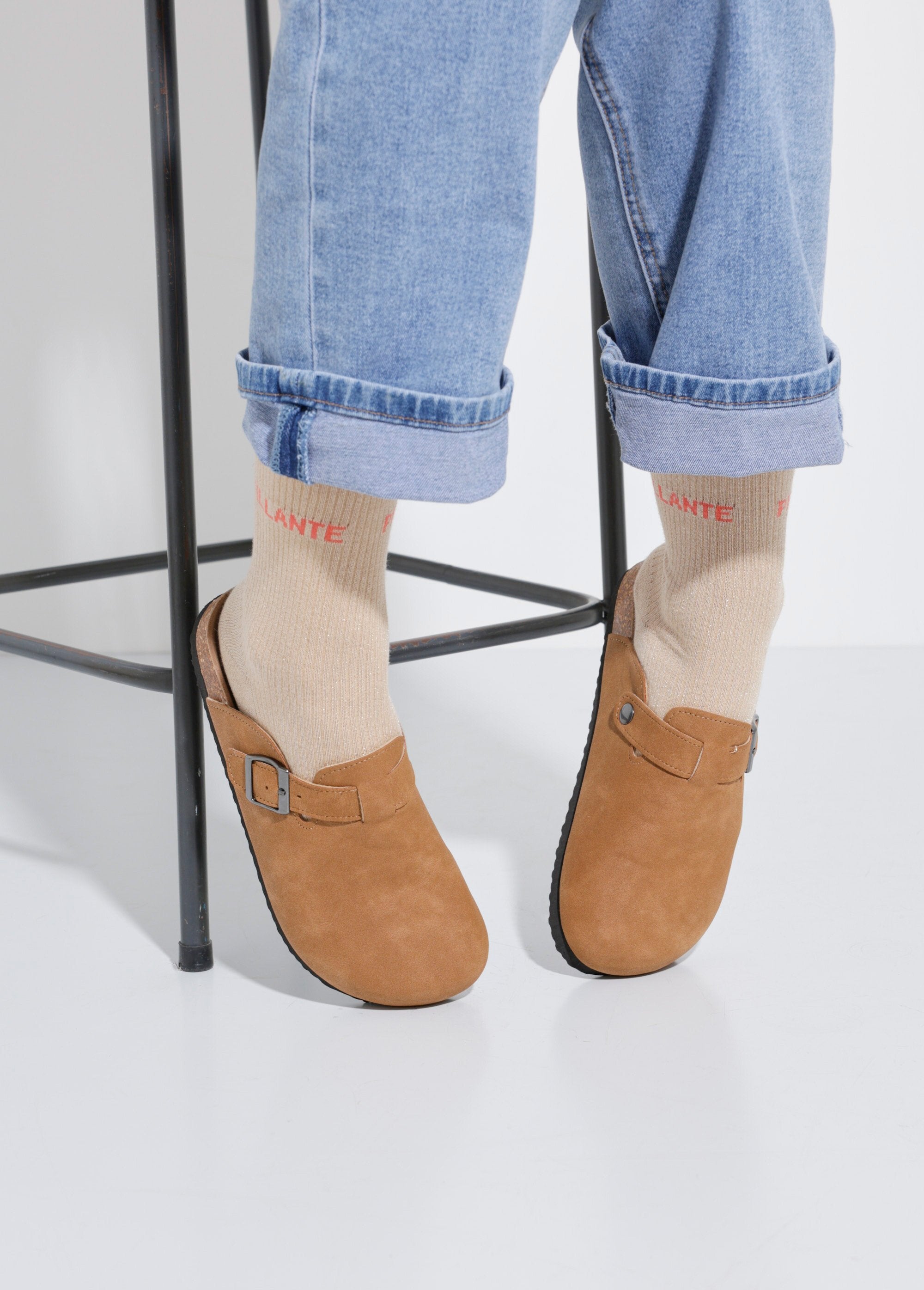 Muiltjes_met_gesp_en_anatomische_zool_Camel_SF1_slim