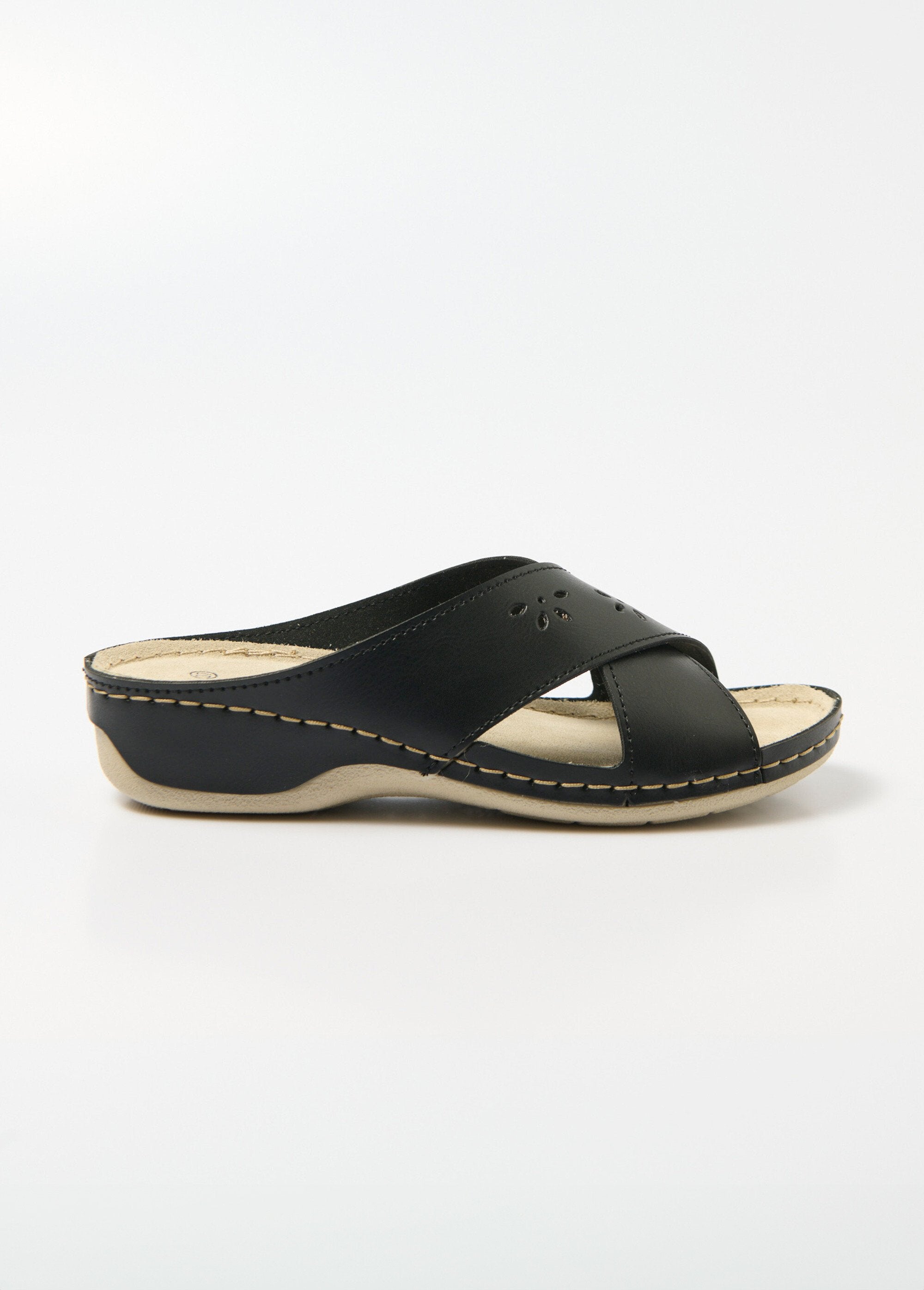 Comfortabele_brede_muiltjes_met_gekruiste_gesp_en_gecoate_sleehak_Noir_DR1_slim