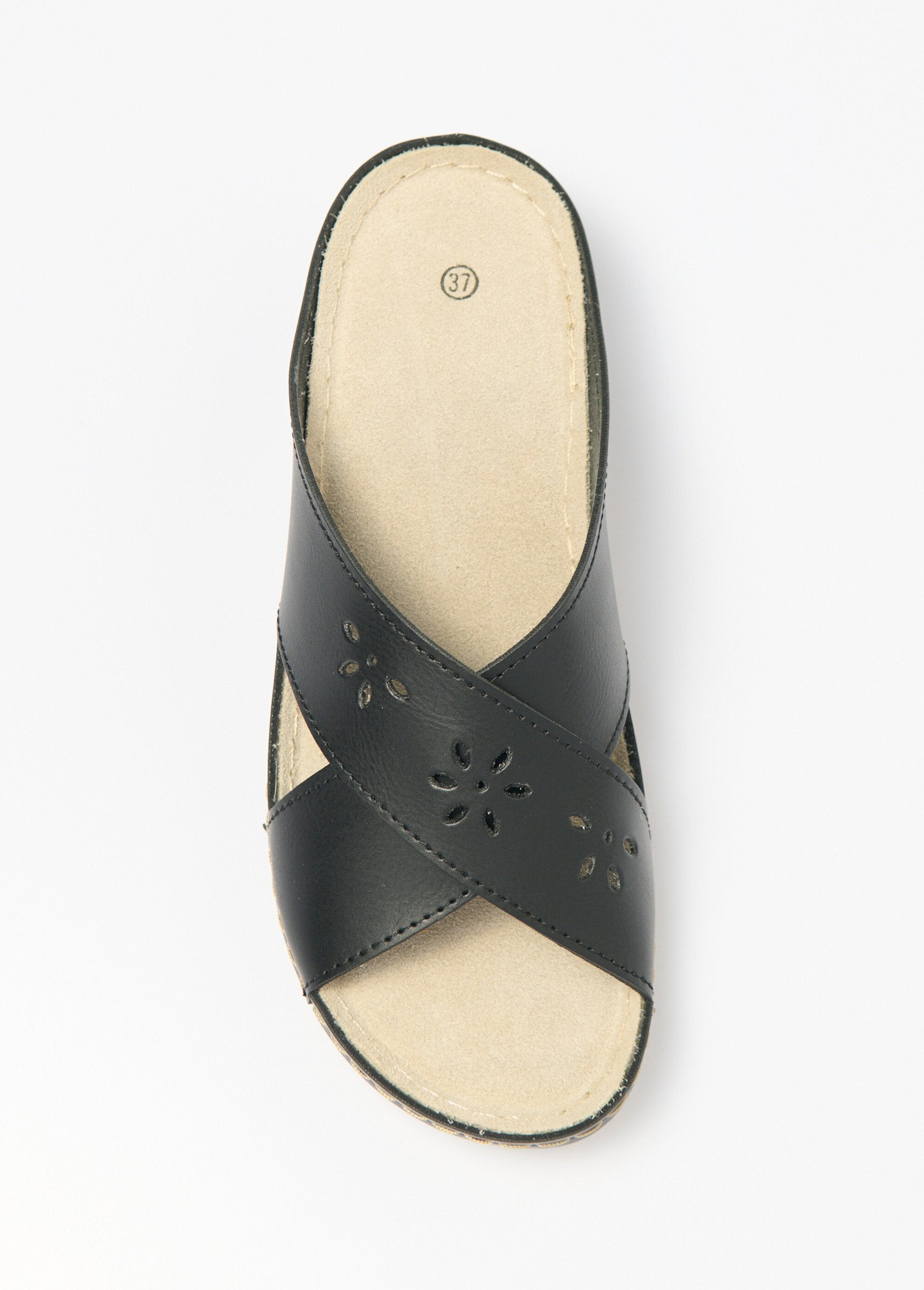 Comfortabele_brede_muiltjes_met_gekruiste_gesp_en_gecoate_sleehak_Noir_OV1_slim