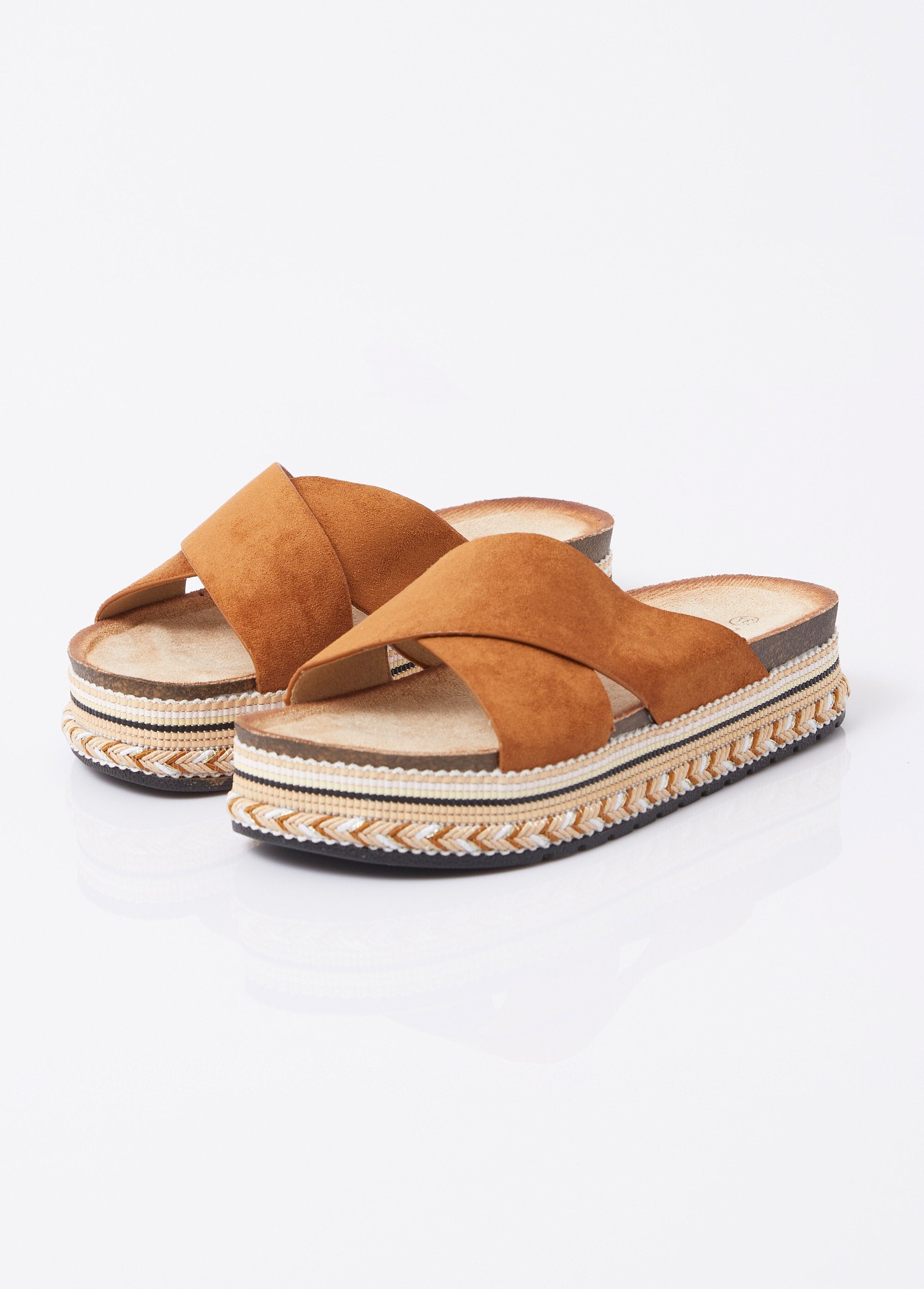 Cross-strap_muiltjes_met_plateauzool_Camel_DE1_slim