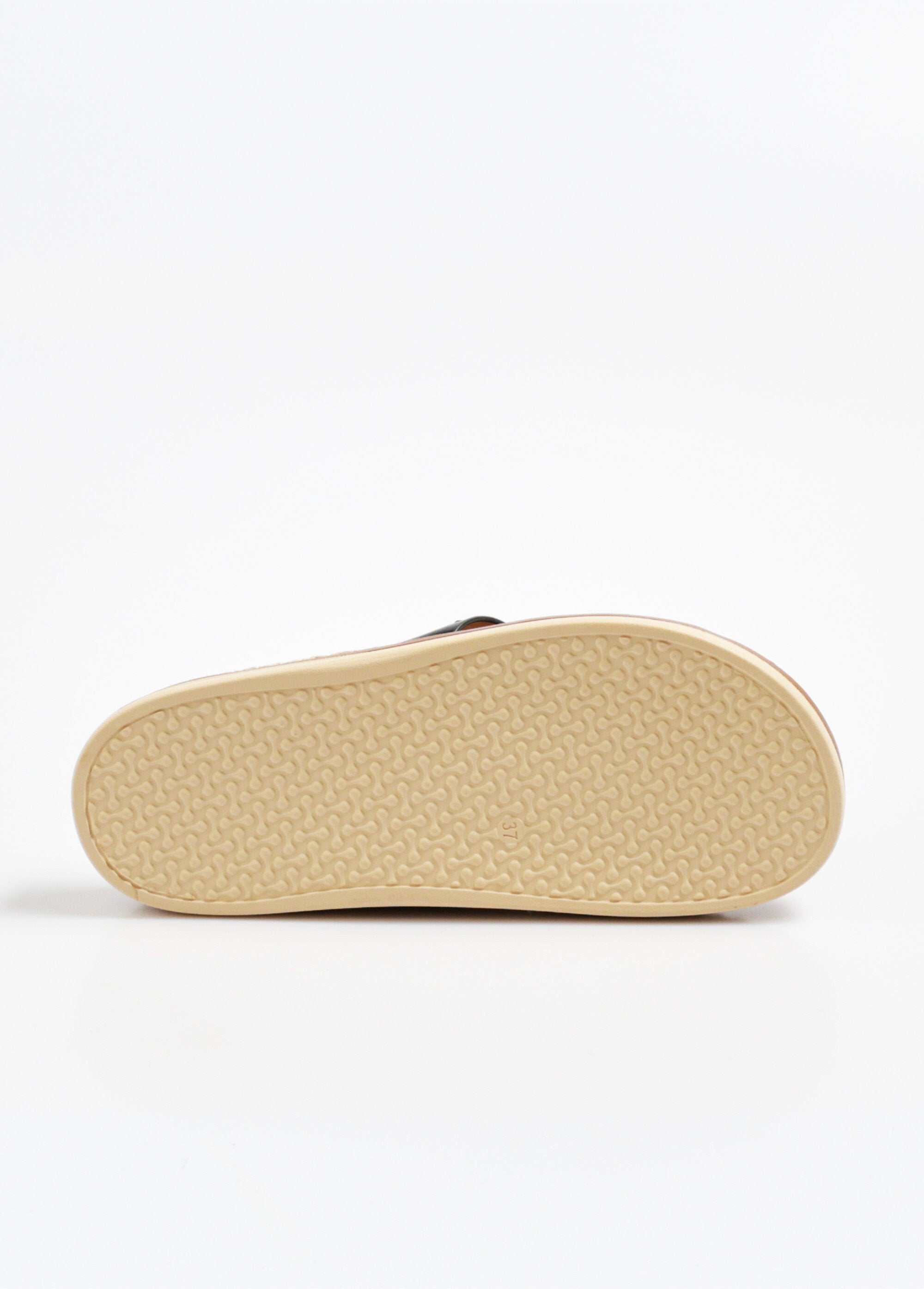 Sleehakken_met_riempjes_en_ringen_Noir_UN1_slim