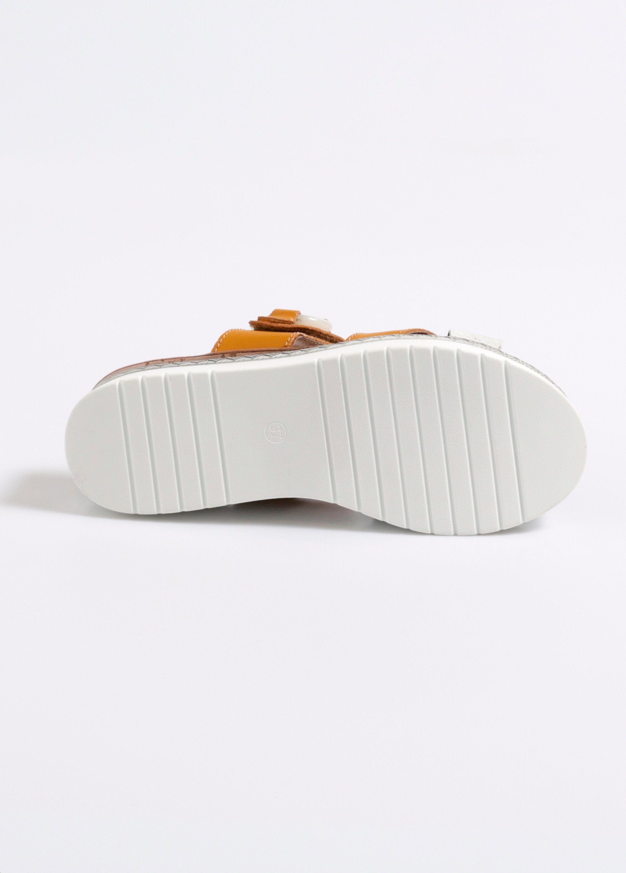 Plateau_muiltjes_met_python-effect_Jaune_UN1_slim