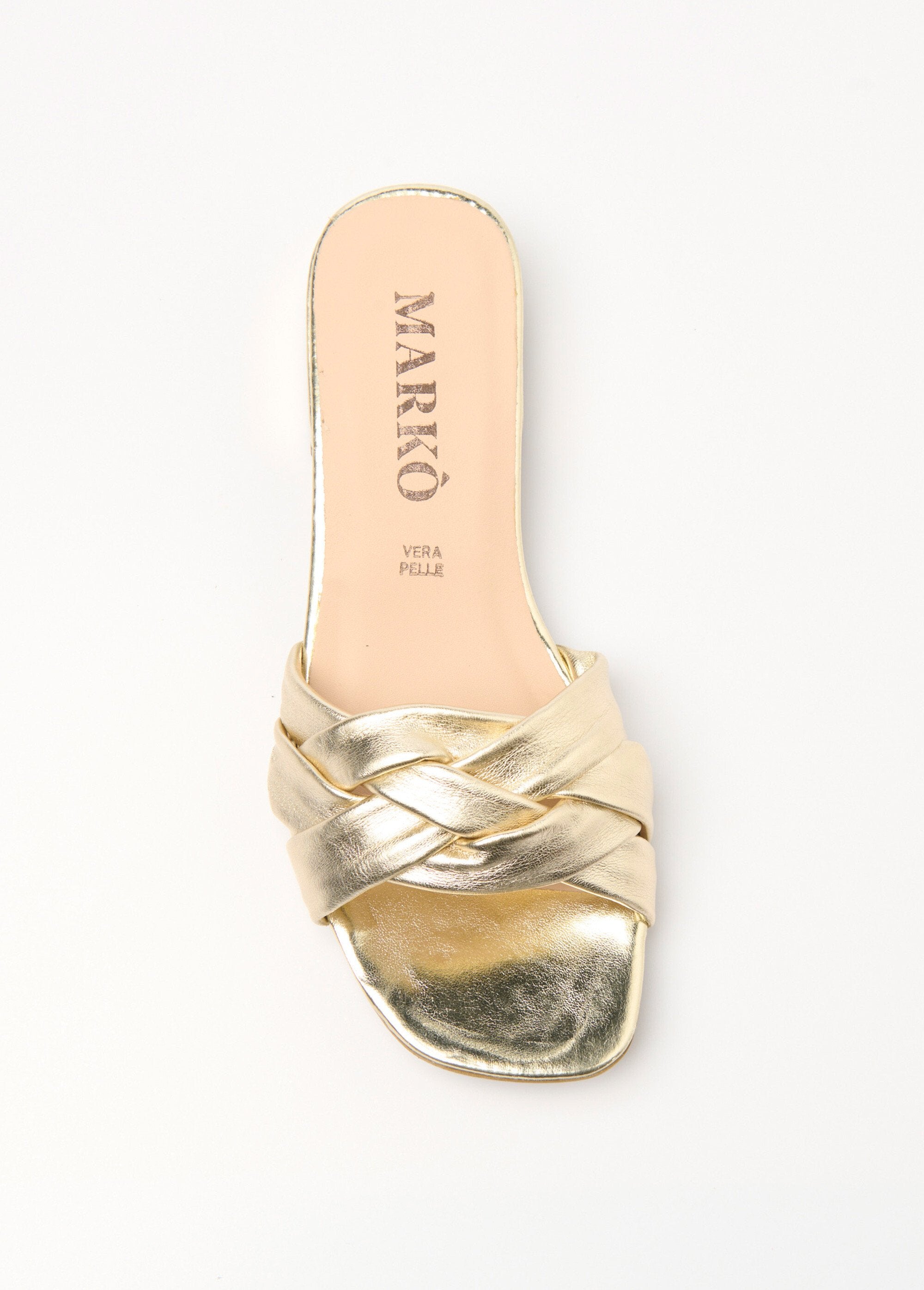 Leren_muiltjes_met_fancy_in_elkaar_gevlochten_bandjes_Dore_OV1_slim