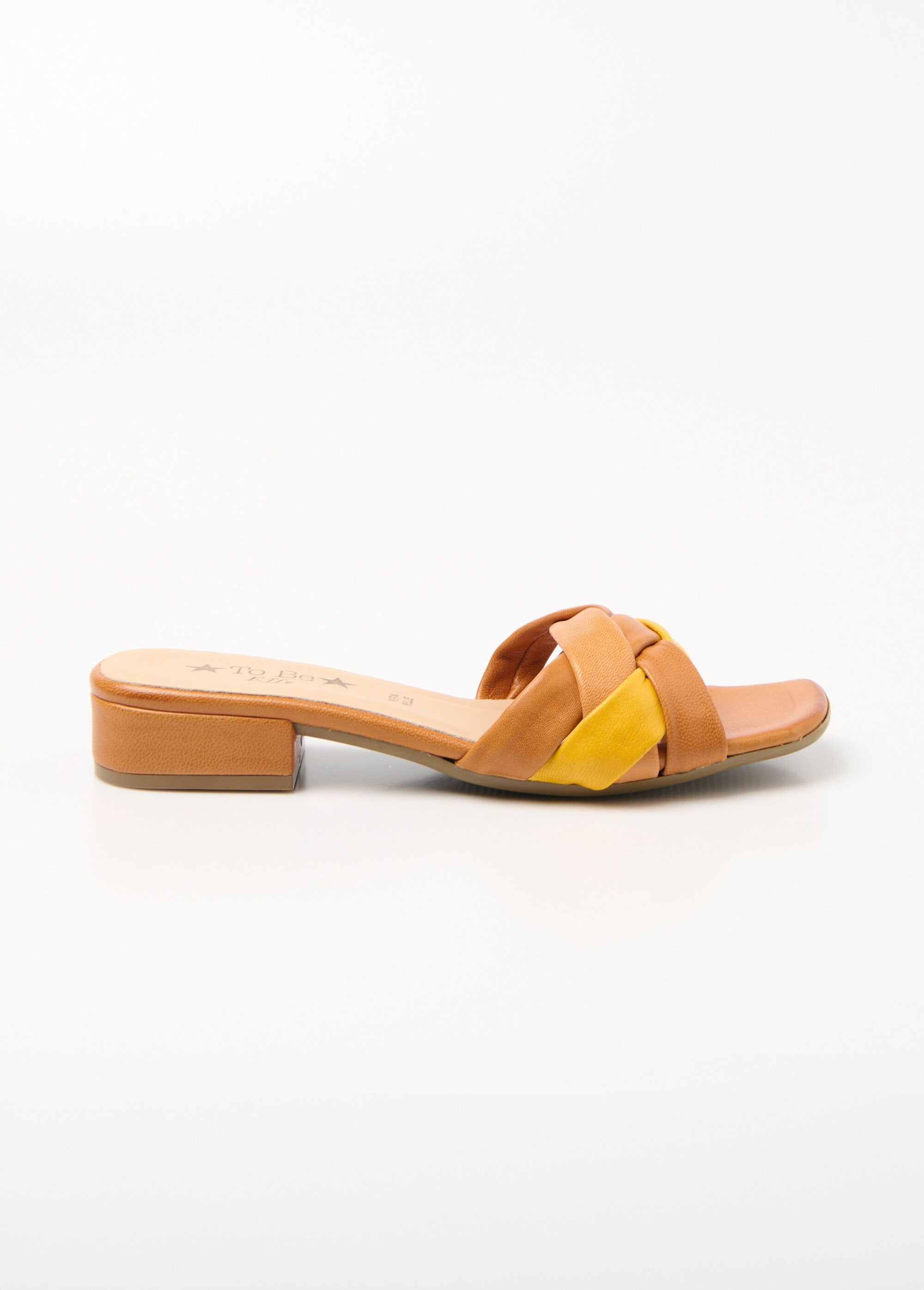 Leren_muiltjes_met_fancy_in_elkaar_gevlochten_bandjes_Jaune_et_beige_et_marron_DR1_slim