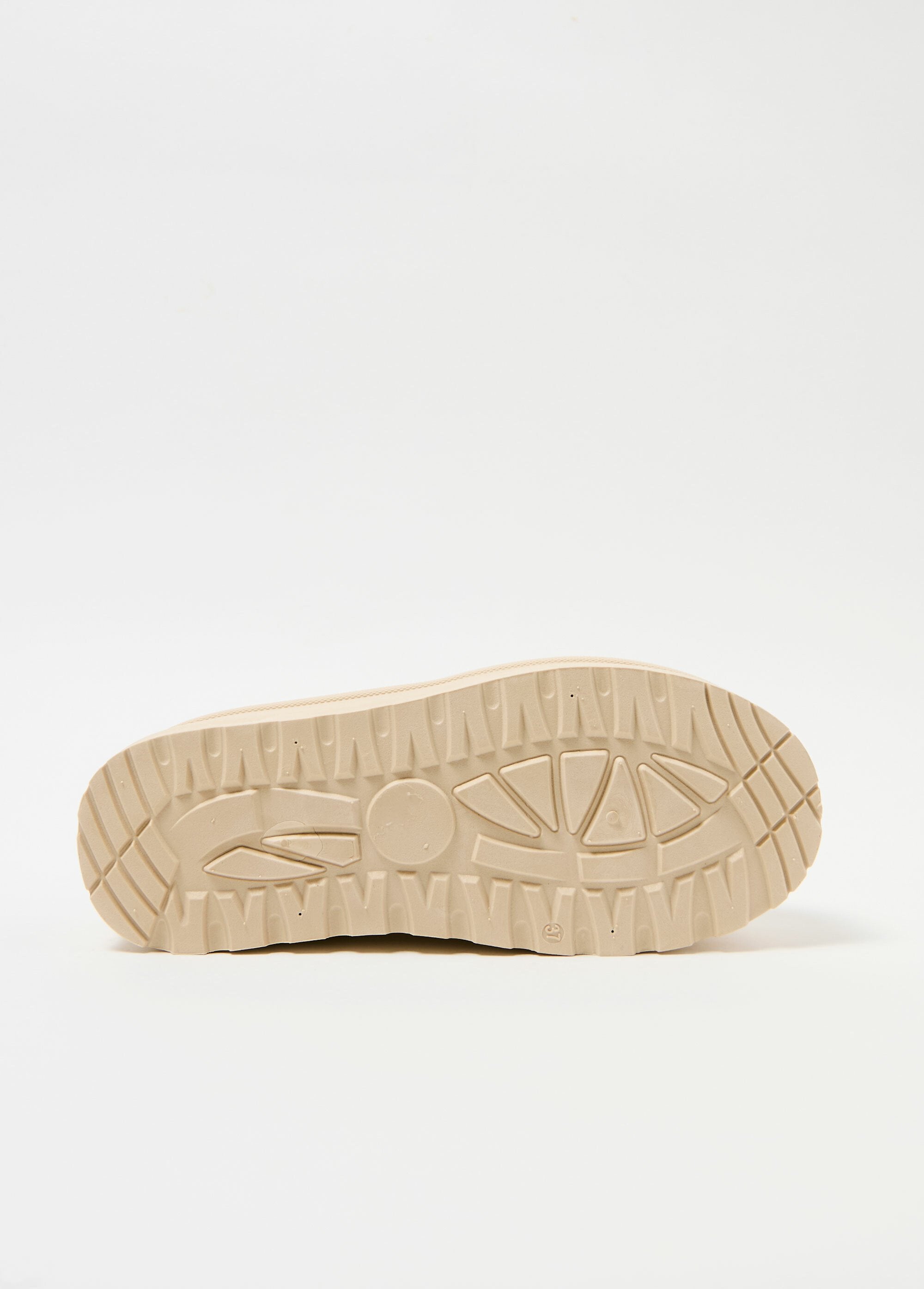 Warme_sleehakken_in_klompstijl_Beige_UN1_slim