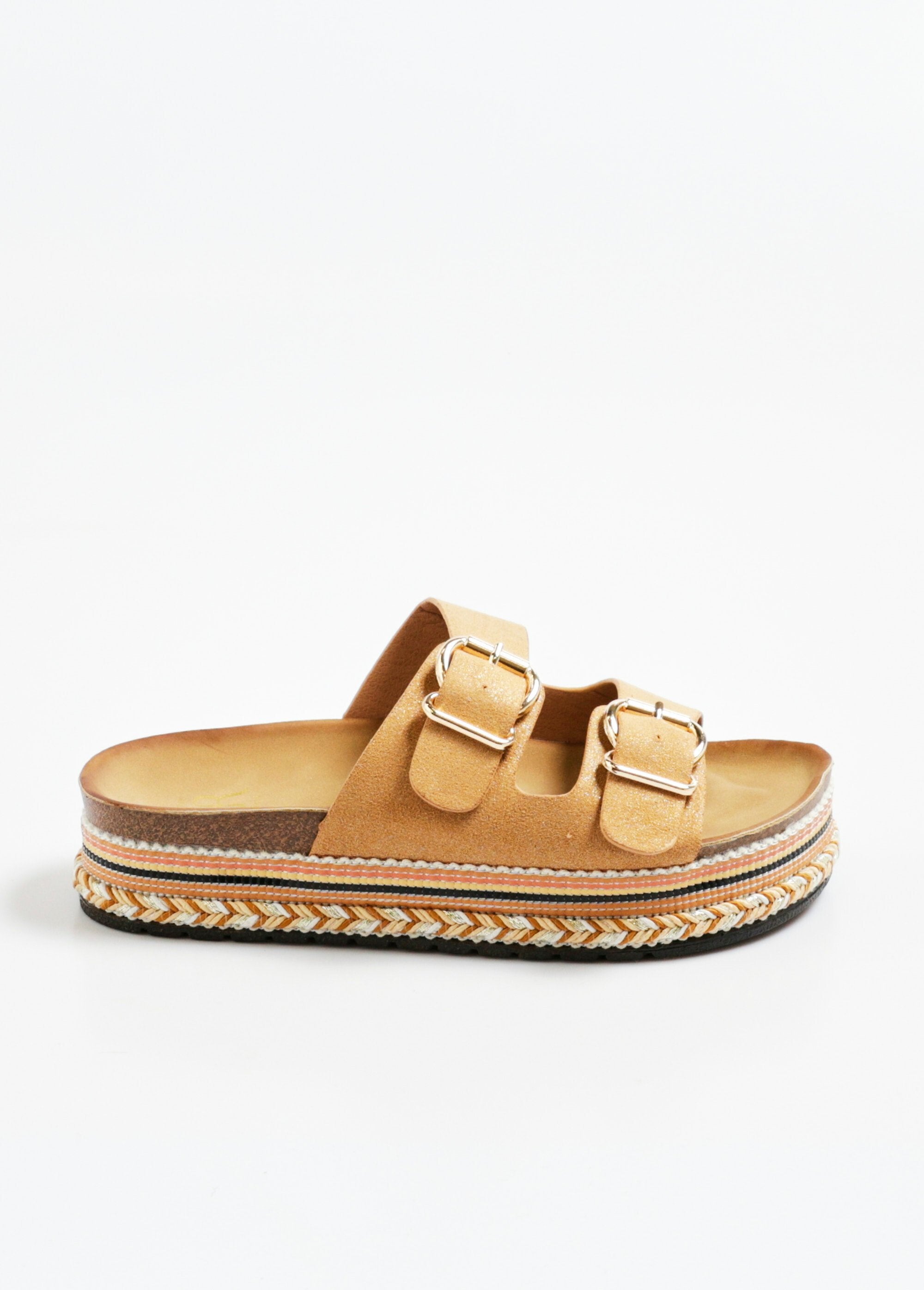 Metalen_sleehakken_met_anatomische_zool_Camel_DR1_slim