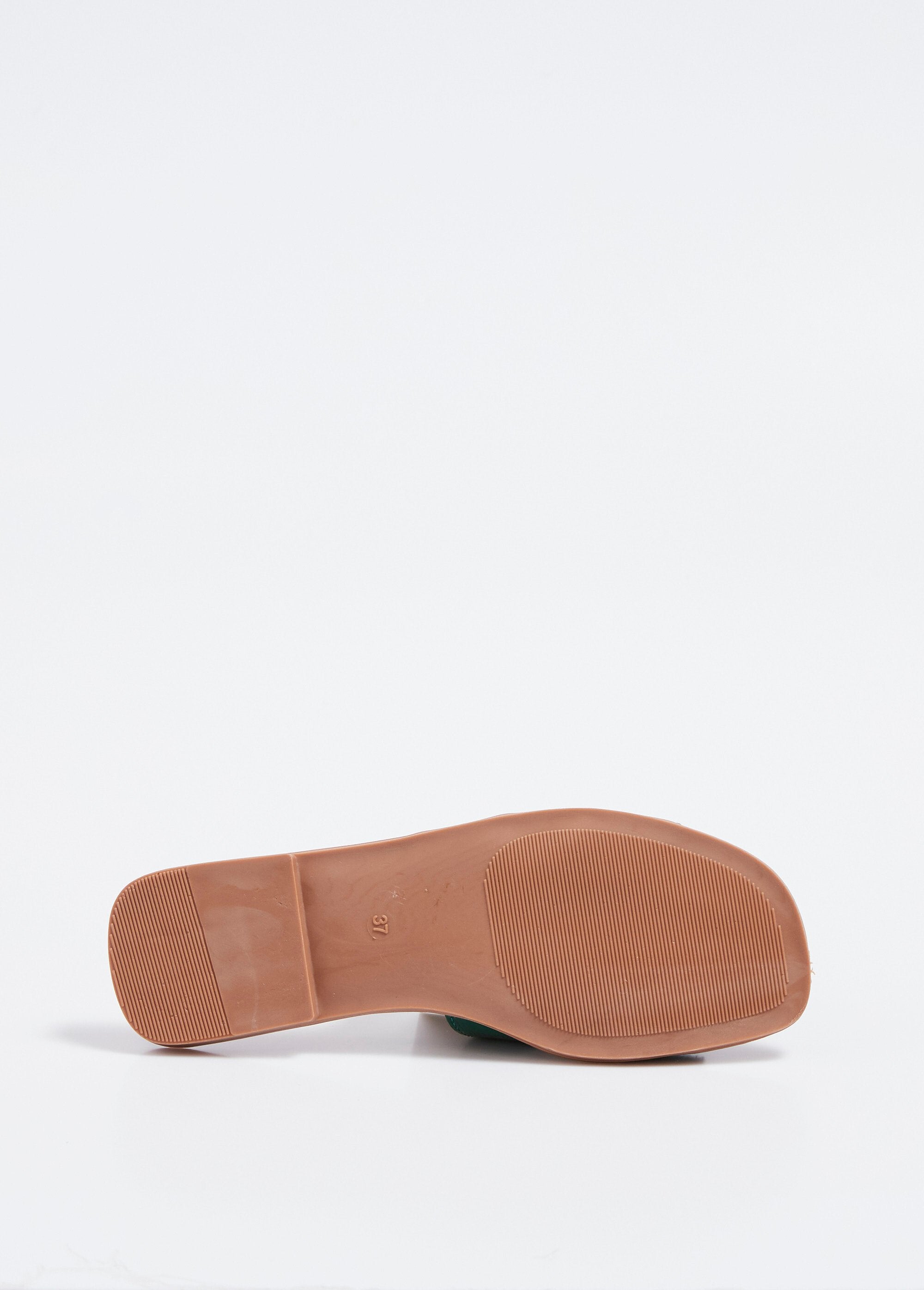 Platte_lak_muiltjes,_imitatie_krokodillenleer_Vernis_vert_UN1_slim