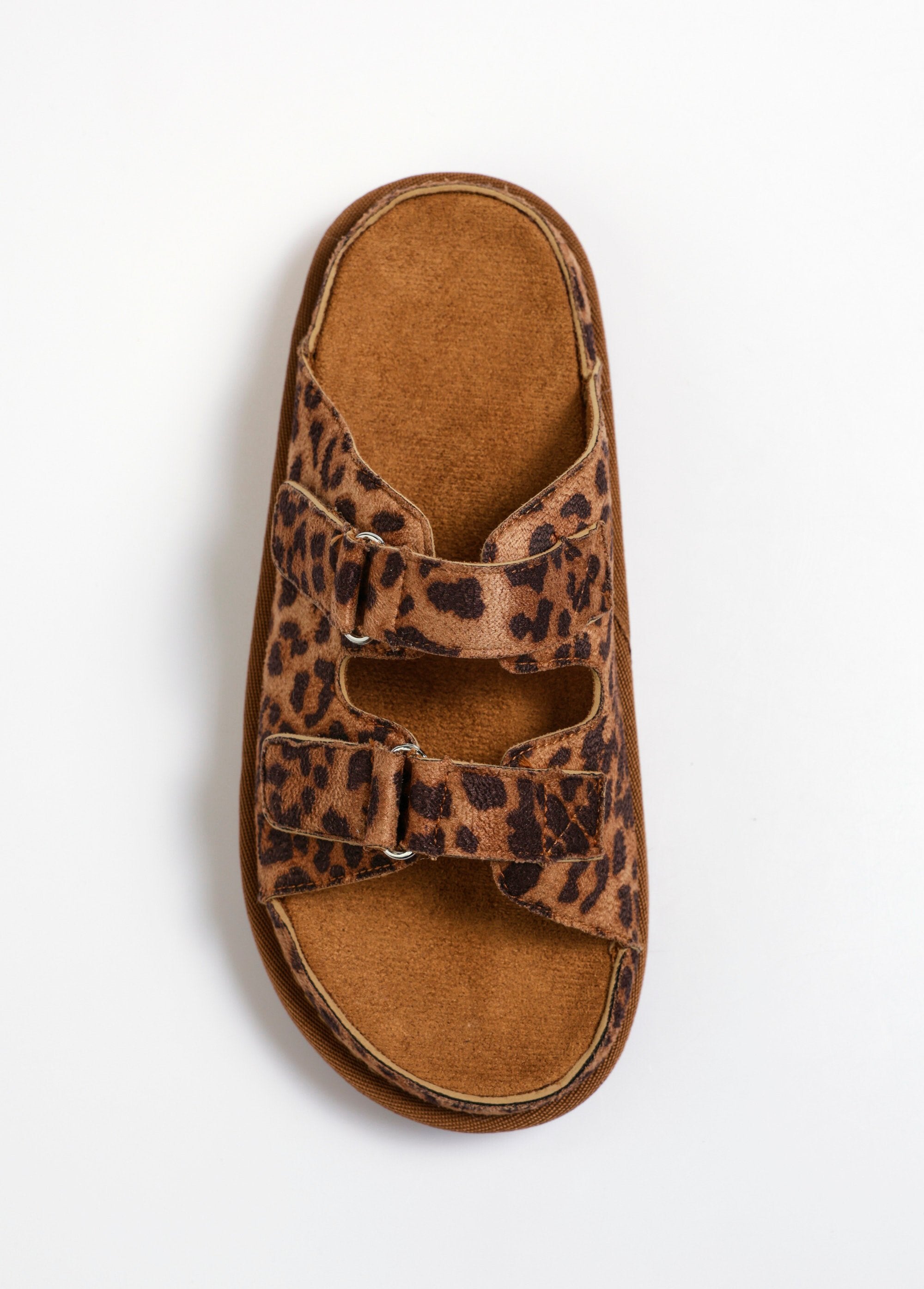 Suedette_sleehakken_met_klittenbandsluiting_Leopard_OV1_slim