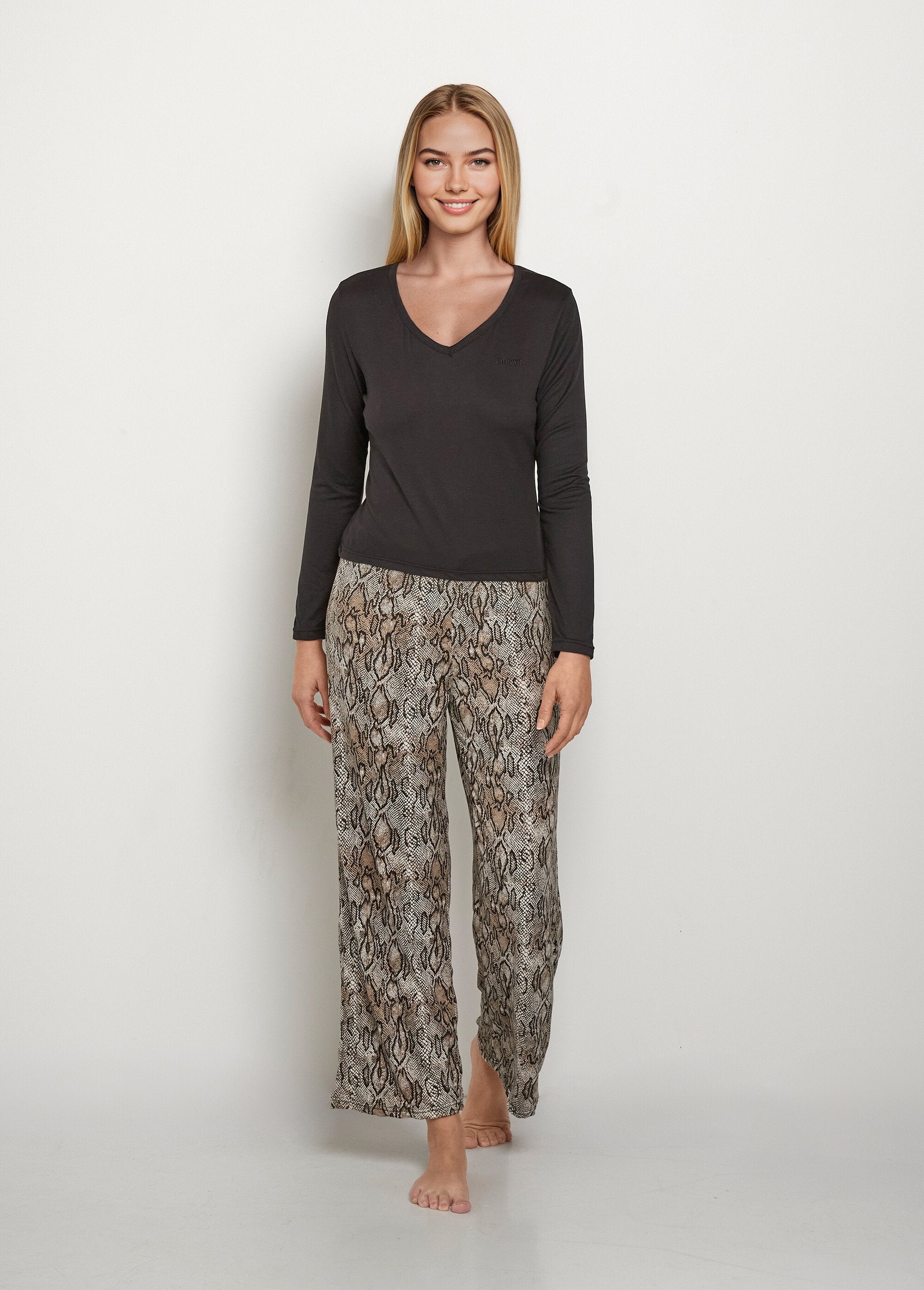 Pyjama_met_lange_mouwen_en_een_broekje_met_print_Noir_FA1_slim