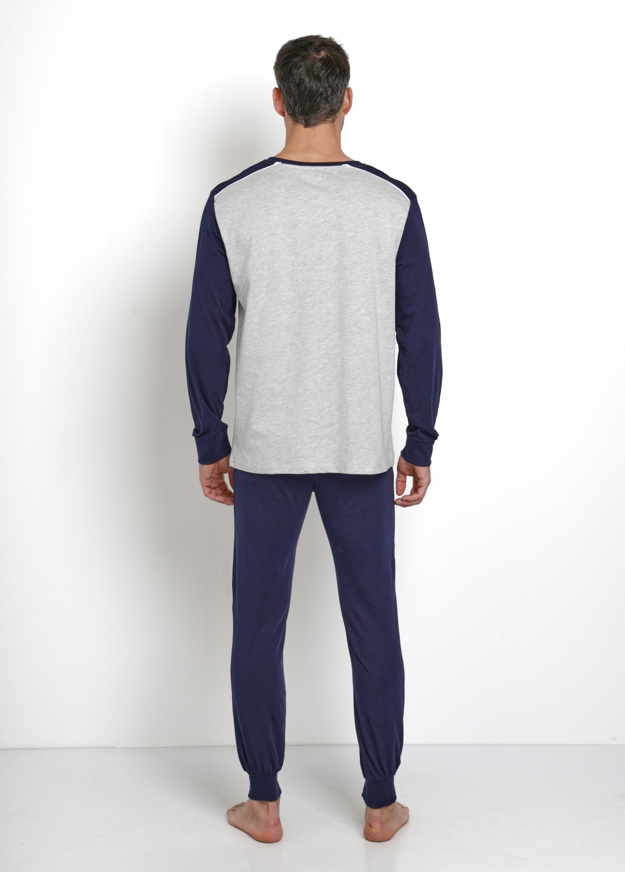 Lange_katoenen_pyjama_met_logo_Bleu_DO1_slim