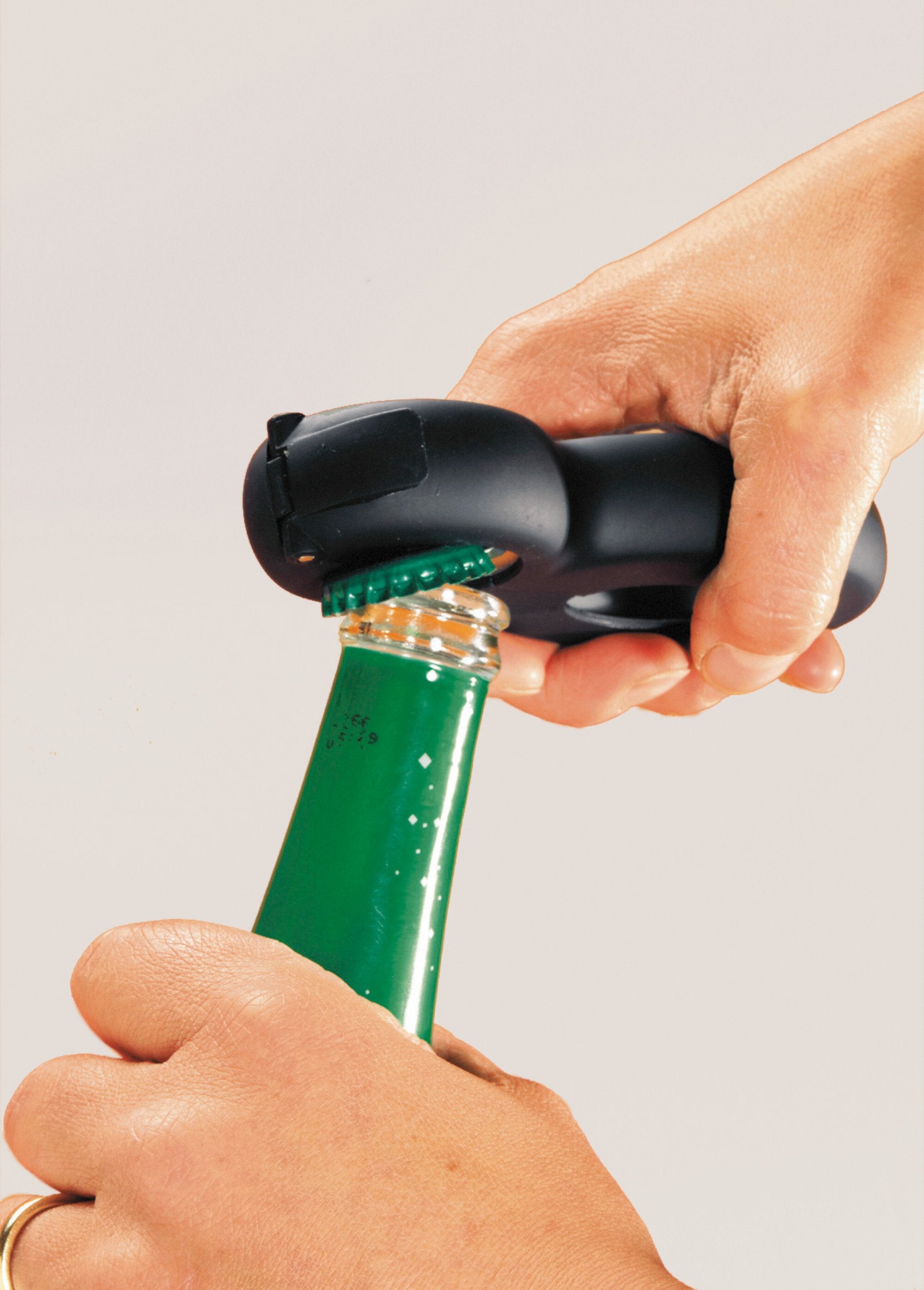 6-in-1_multifunctionele_opener_Noir_DE1_slim