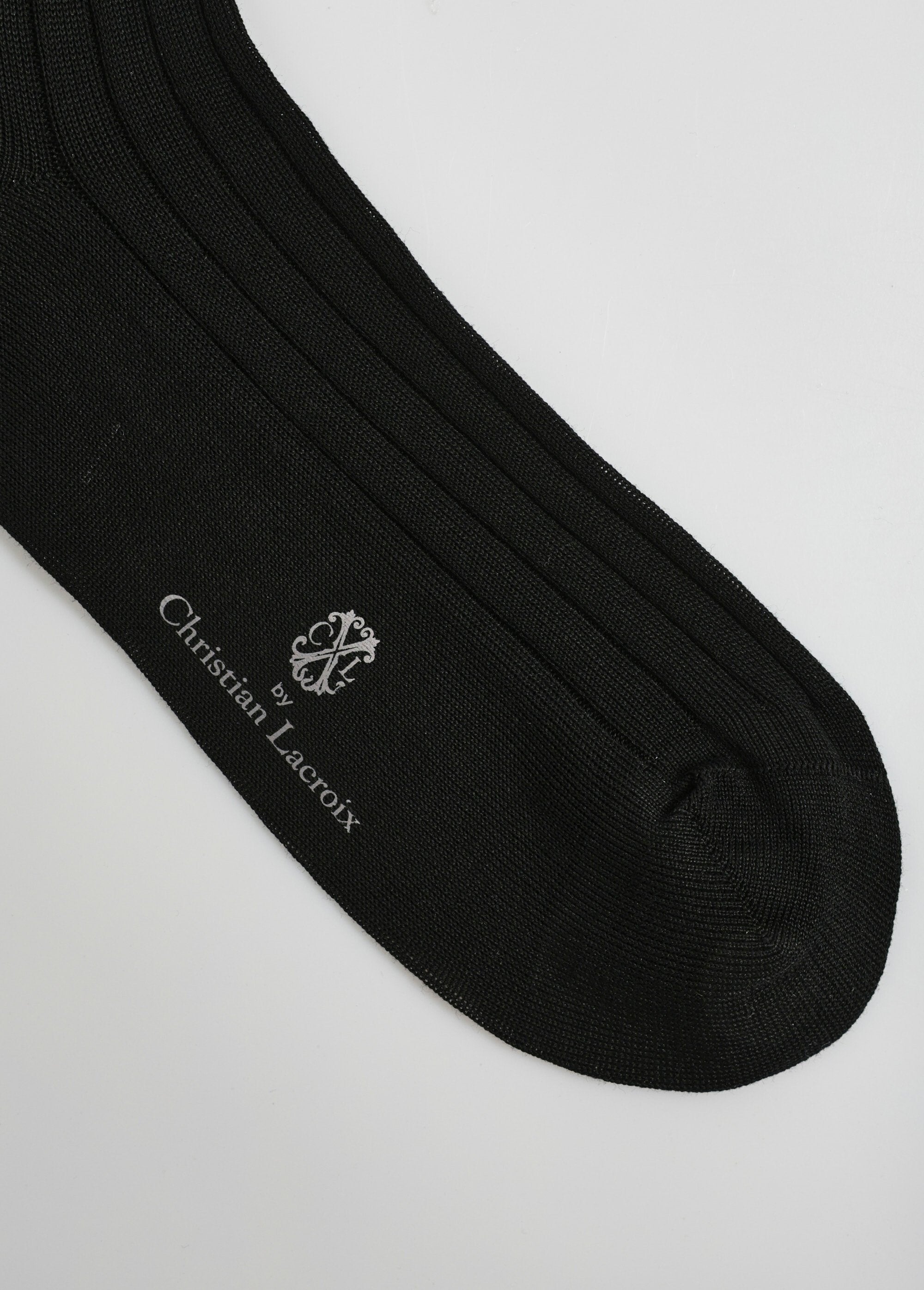 Paar_sokken_van_garen_uit_Schotland_Noir_DE2_slim