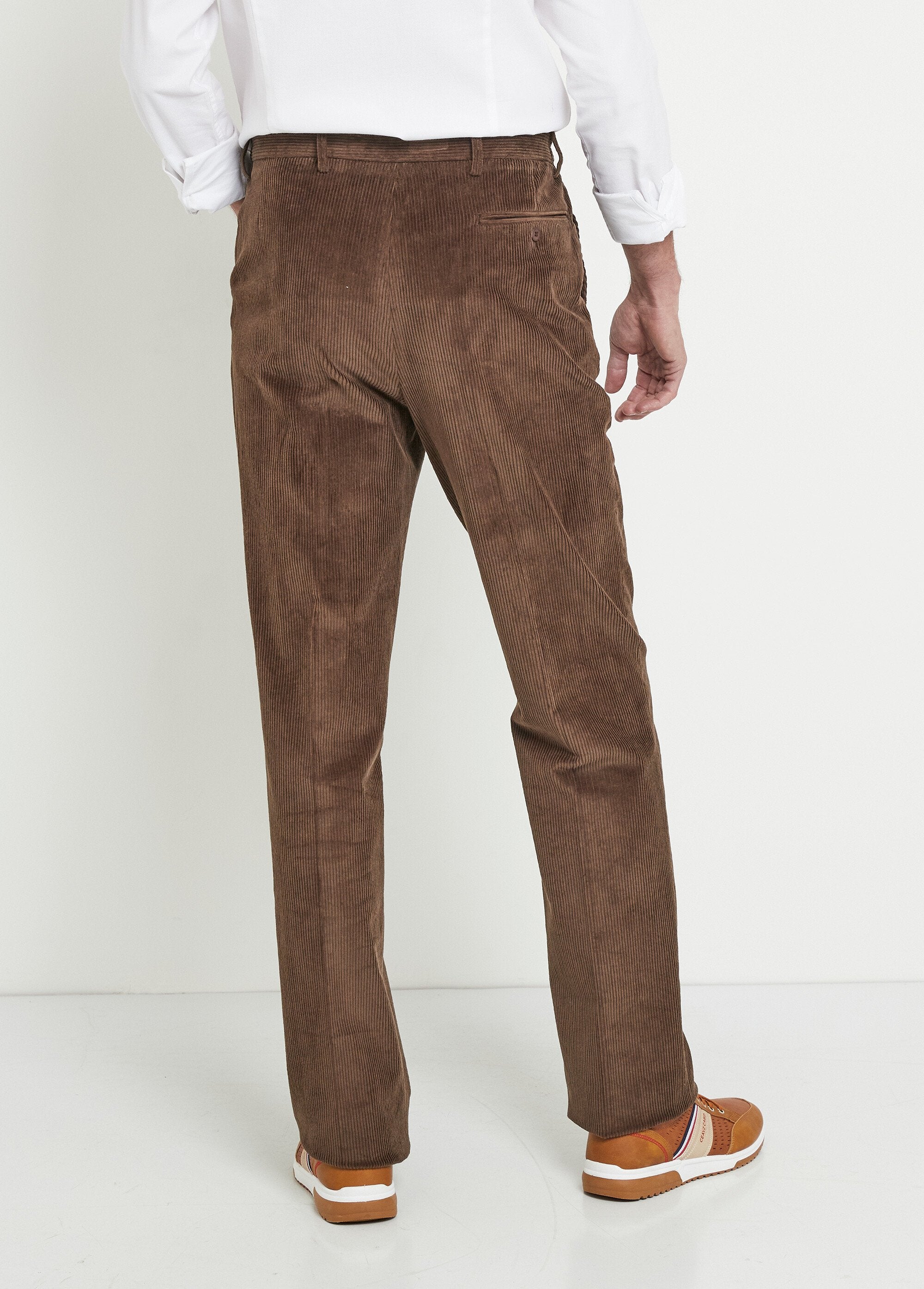 Rechte_broek_met_comfortabele_elastische_tailleband_Velours_marron_DO1_slim