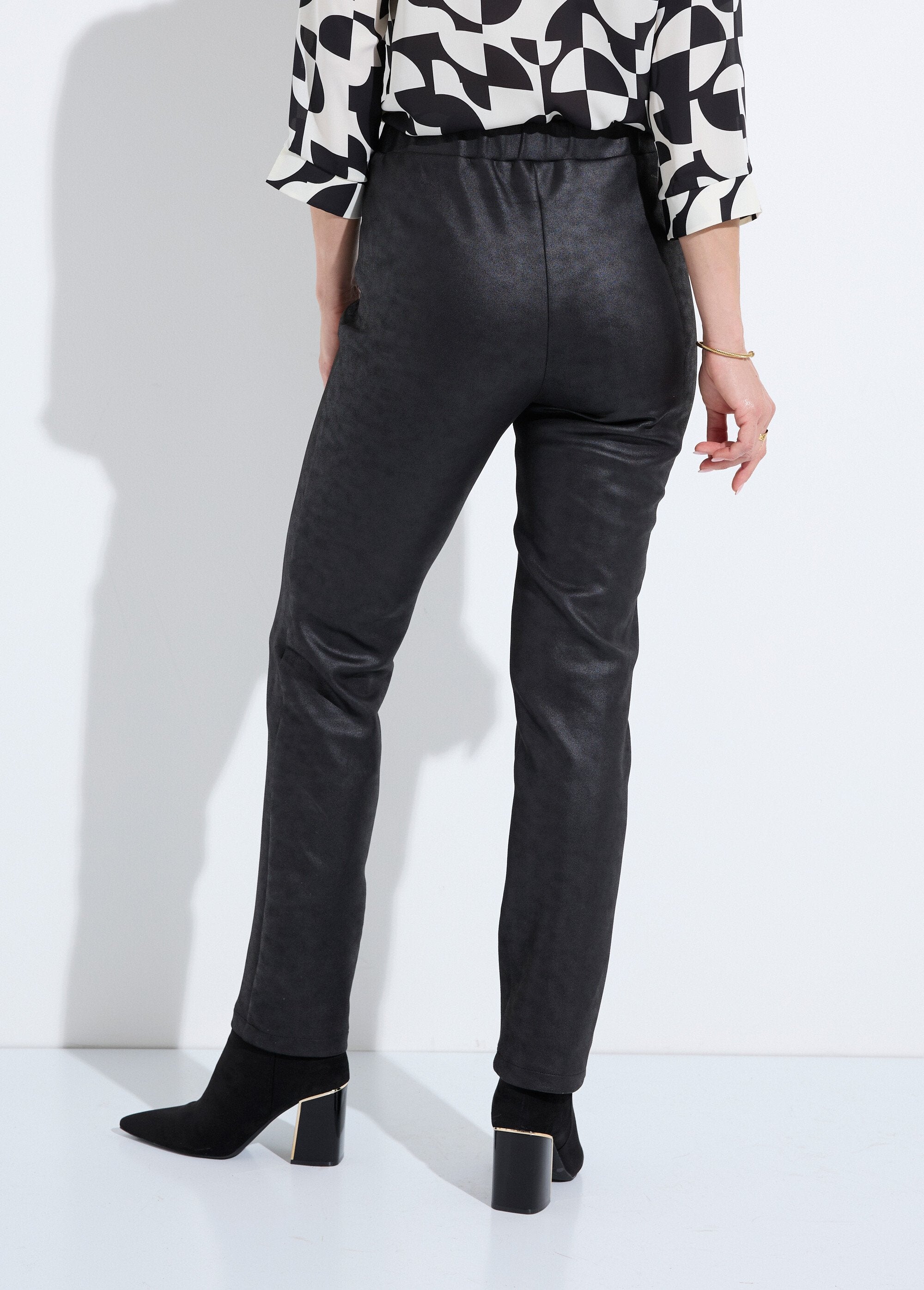 Rechte_broek_met_semi-elastische_tailleband_in_huid-look_Noir_DO1_slim