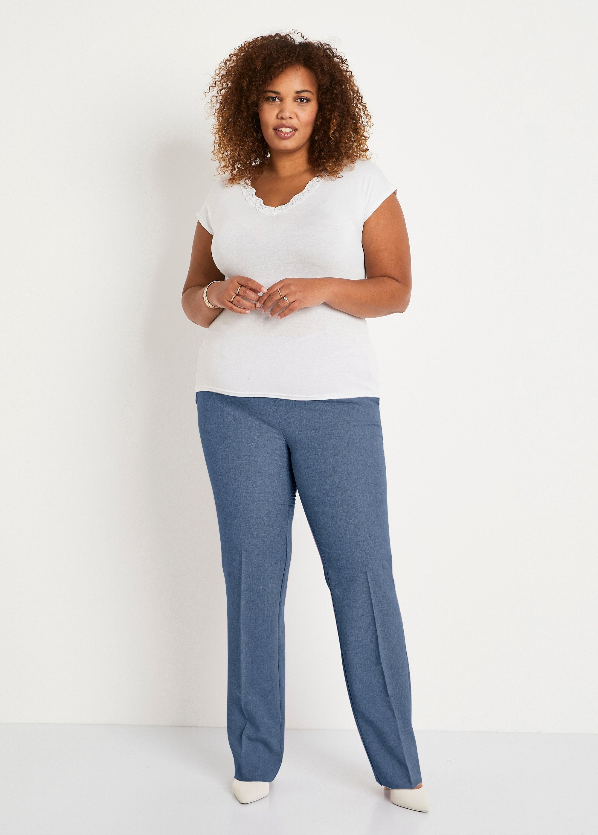 Rechte_broek_met_semi-elastische_tailleband_Indigo_SF1_curvy
