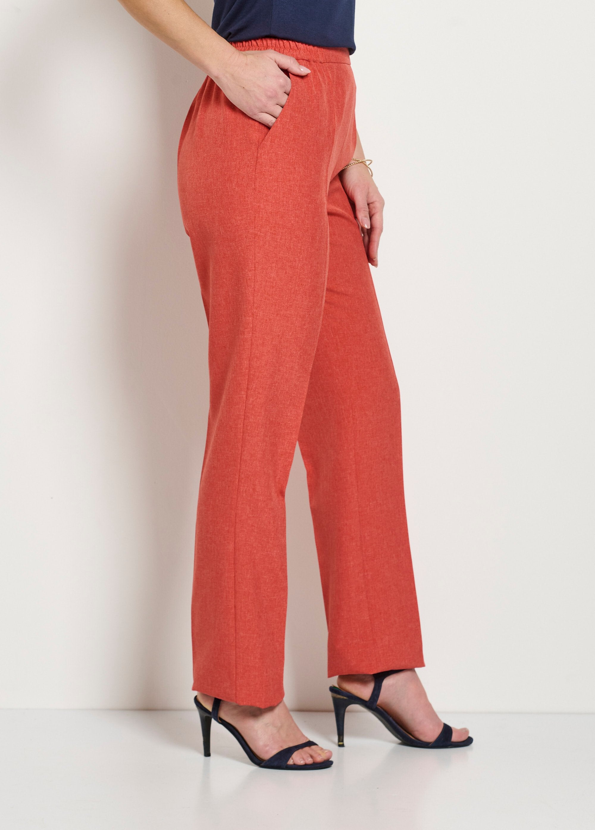 Rechte_broek_met_semi-elastische_tailleband_Brique_DR1_slim
